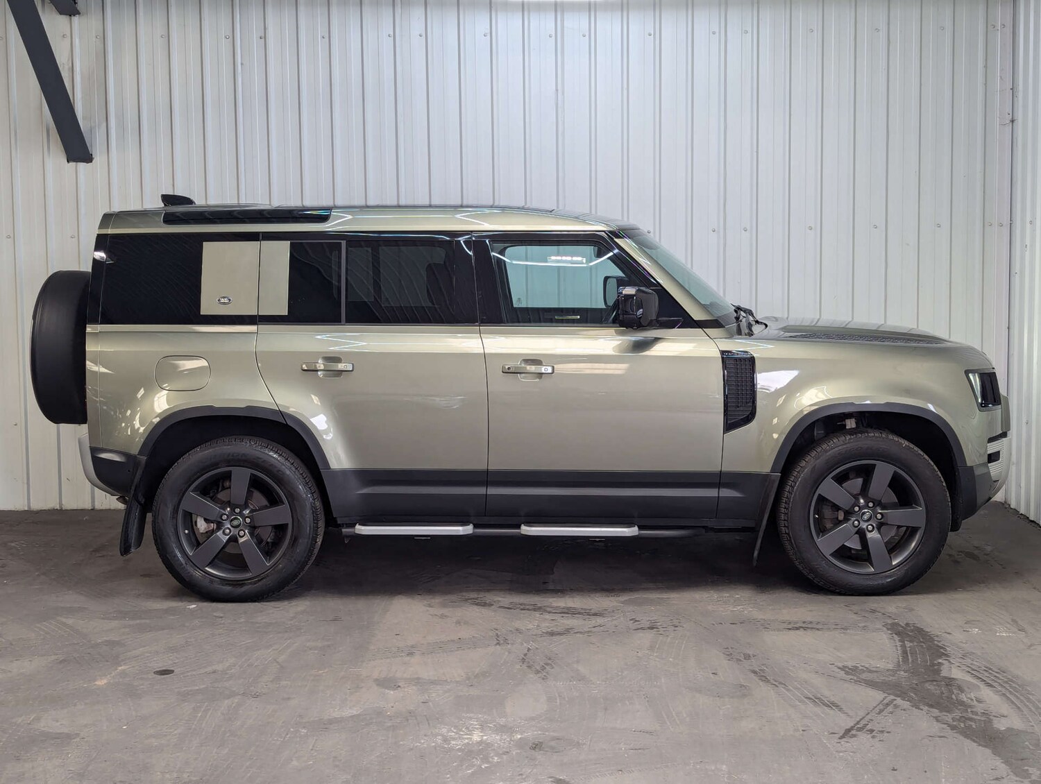 Used Land Rover Defender 2021 for sale - 76600689: Photo 17