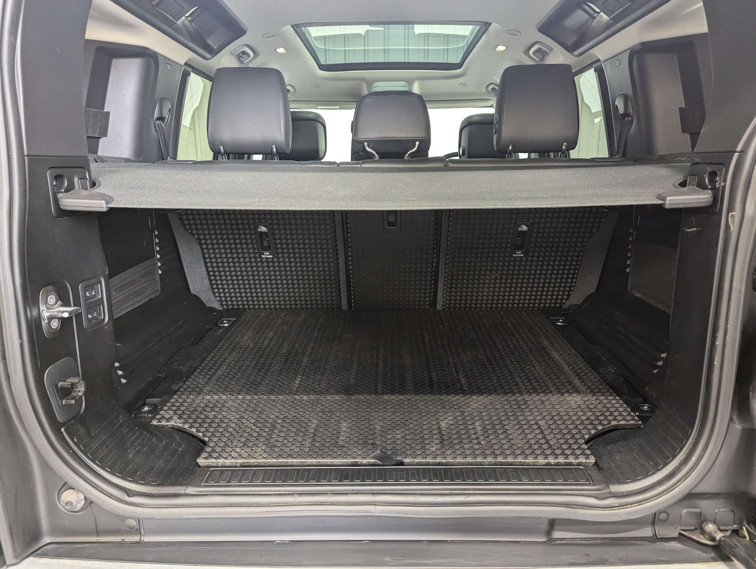 Used Land Rover Defender 2021 for sale - 76600689: Photo 44