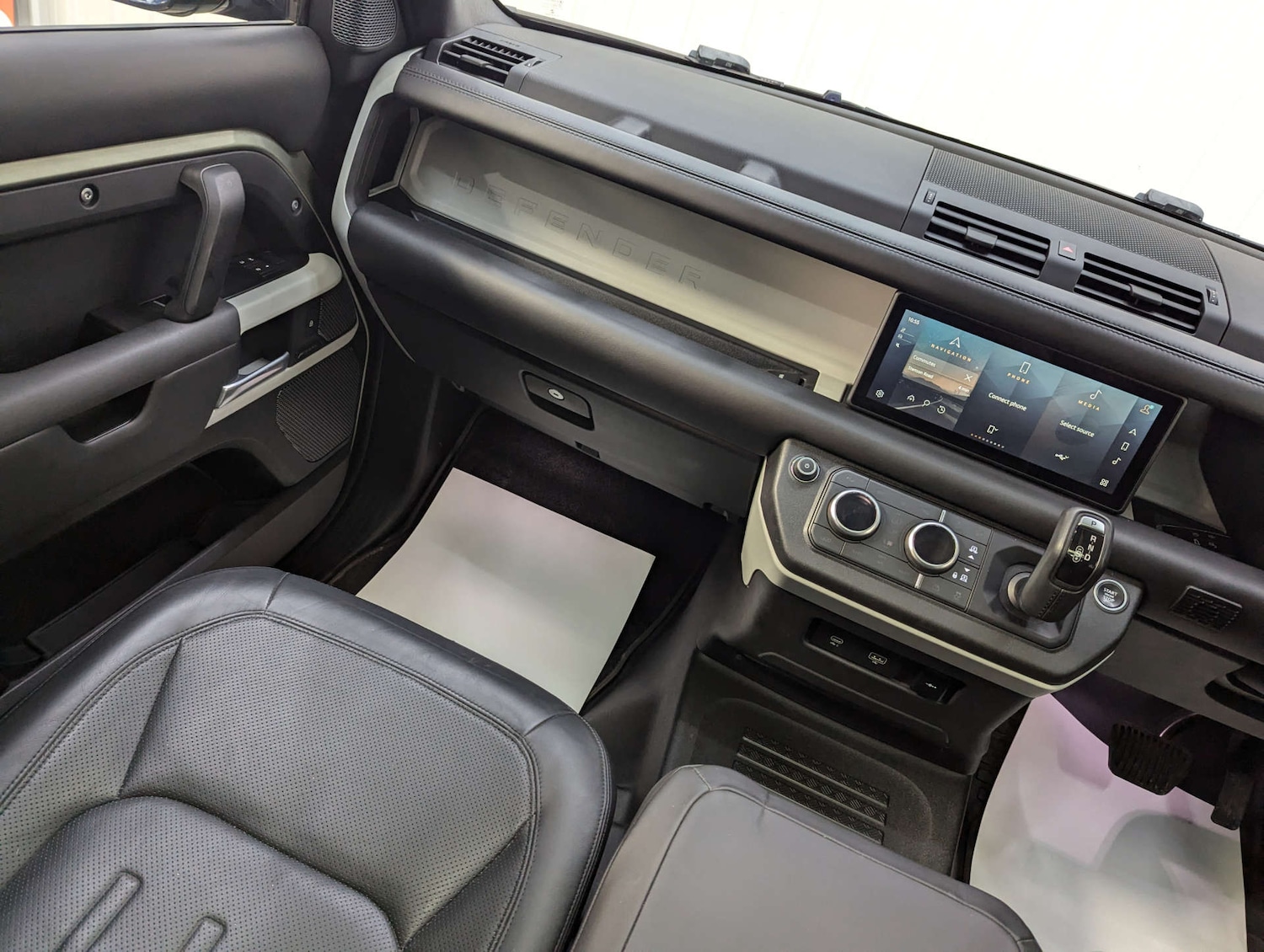 Used Land Rover Defender 2021 for sale - 76600689: Photo 46