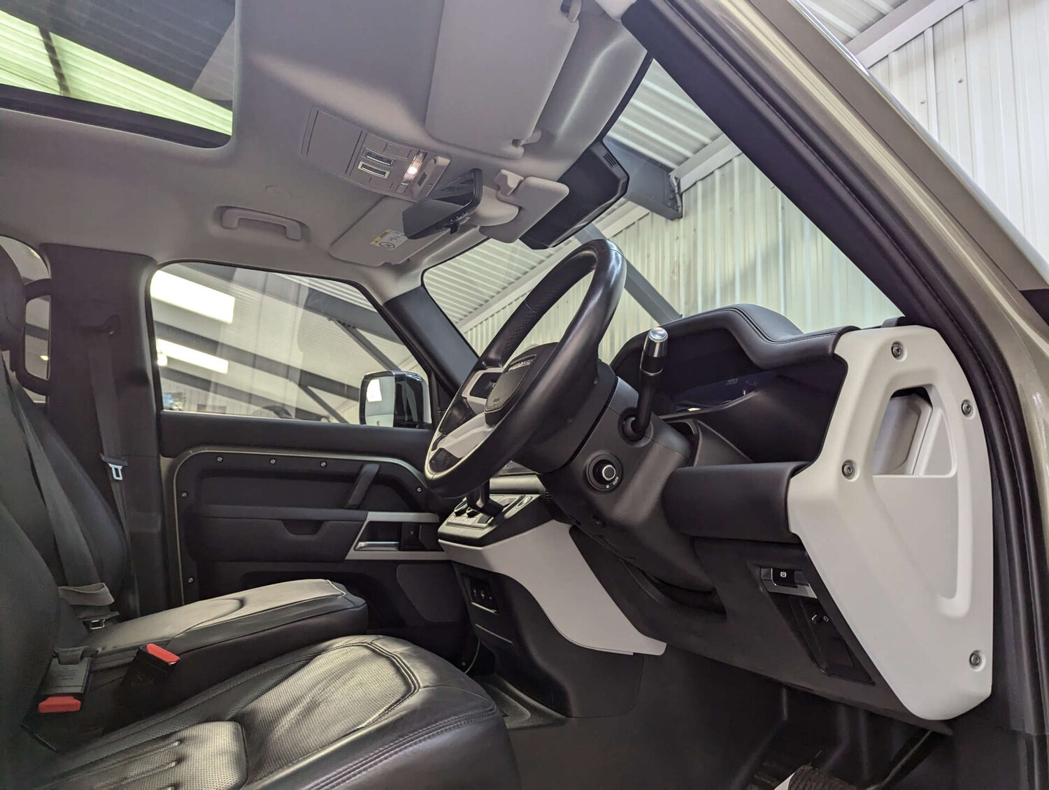 Used Land Rover Defender 2021 for sale - 76600689: Photo 50