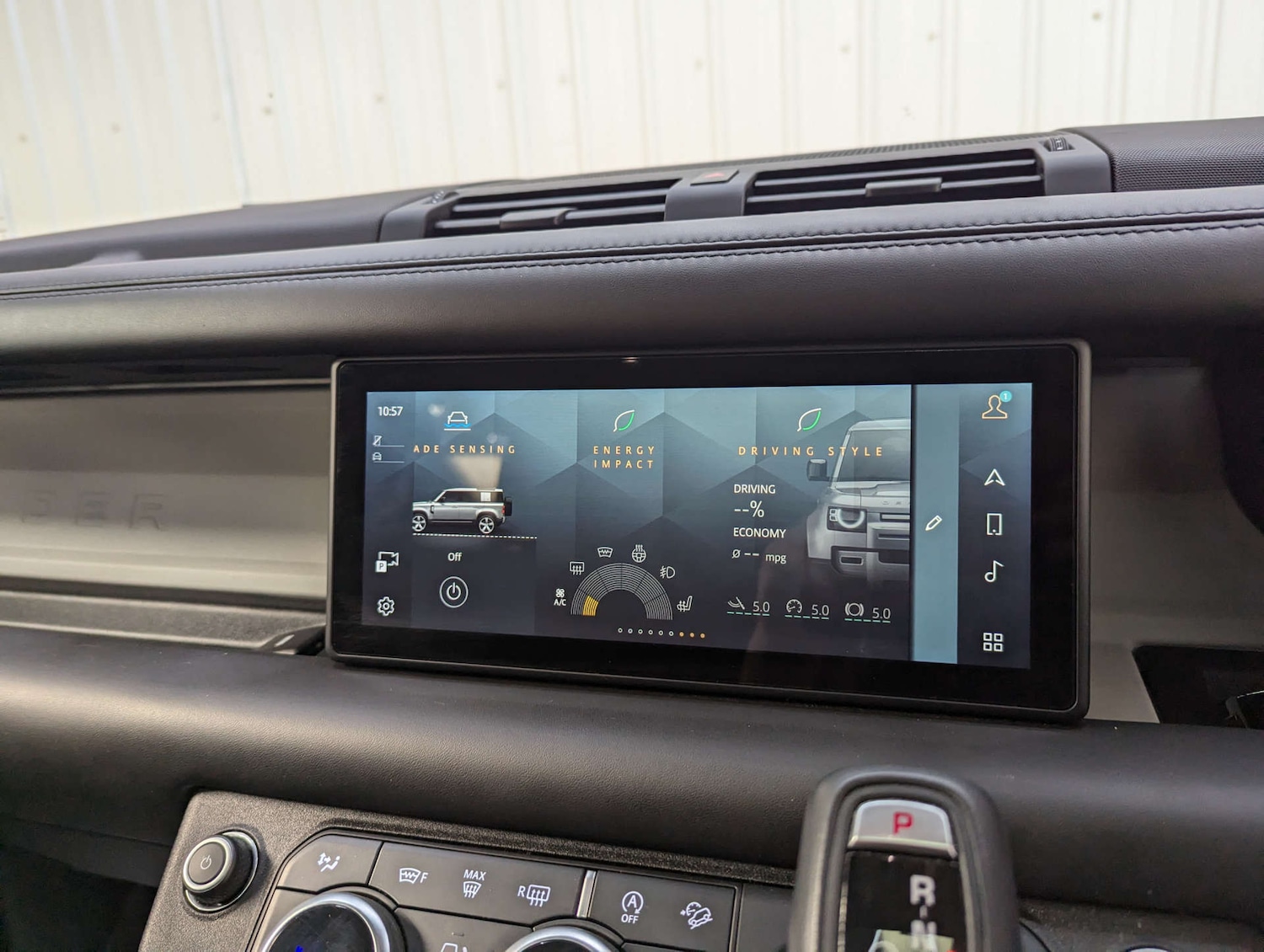 Used Land Rover Defender 2021 for sale - 76600689: Photo 93