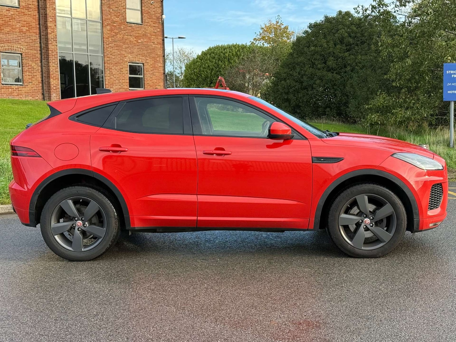Used Jaguar E-Pace 2019 for sale - 76379075: Photo 15