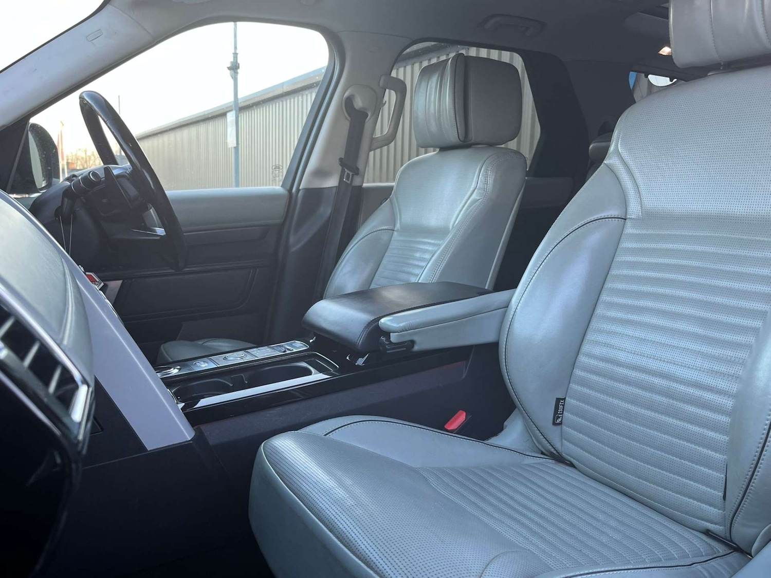 Used Land Rover Discovery 2018 for sale - 77195843: Photo 3