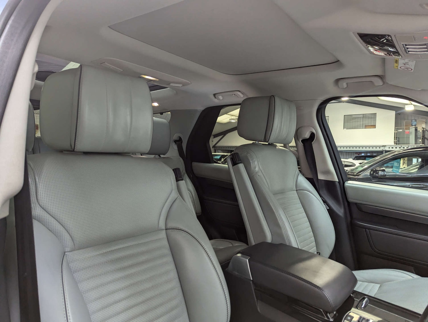 Used Land Rover Discovery 2018 for sale - 77195843: Photo 50