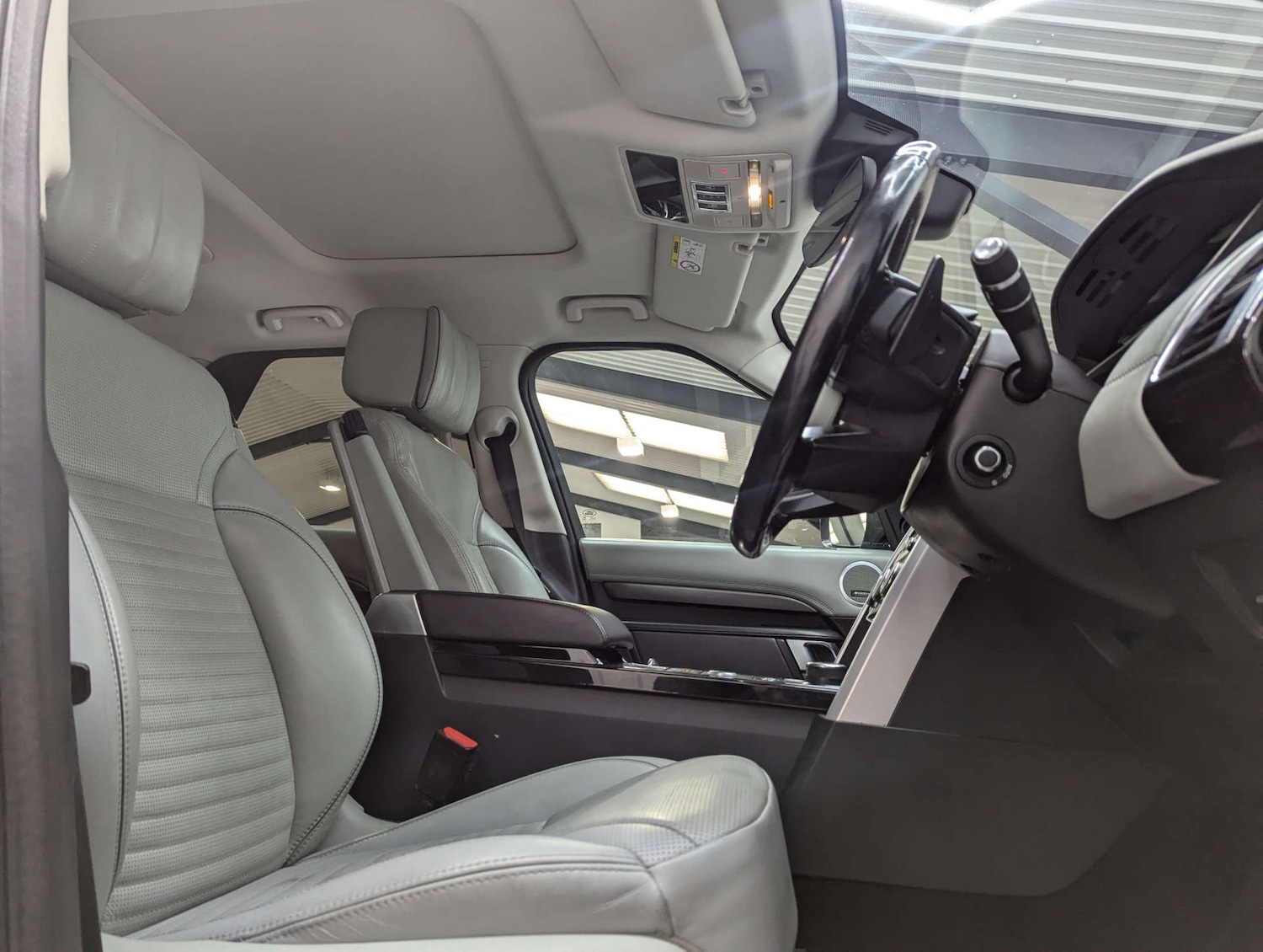 Used Land Rover Discovery 2018 for sale - 77195843: Photo 51