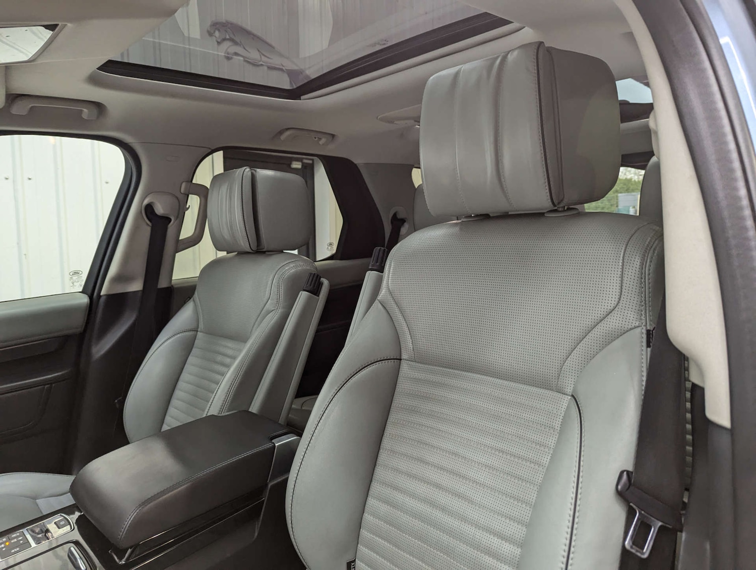 Used Land Rover Discovery 2018 for sale - 77195843: Photo 56