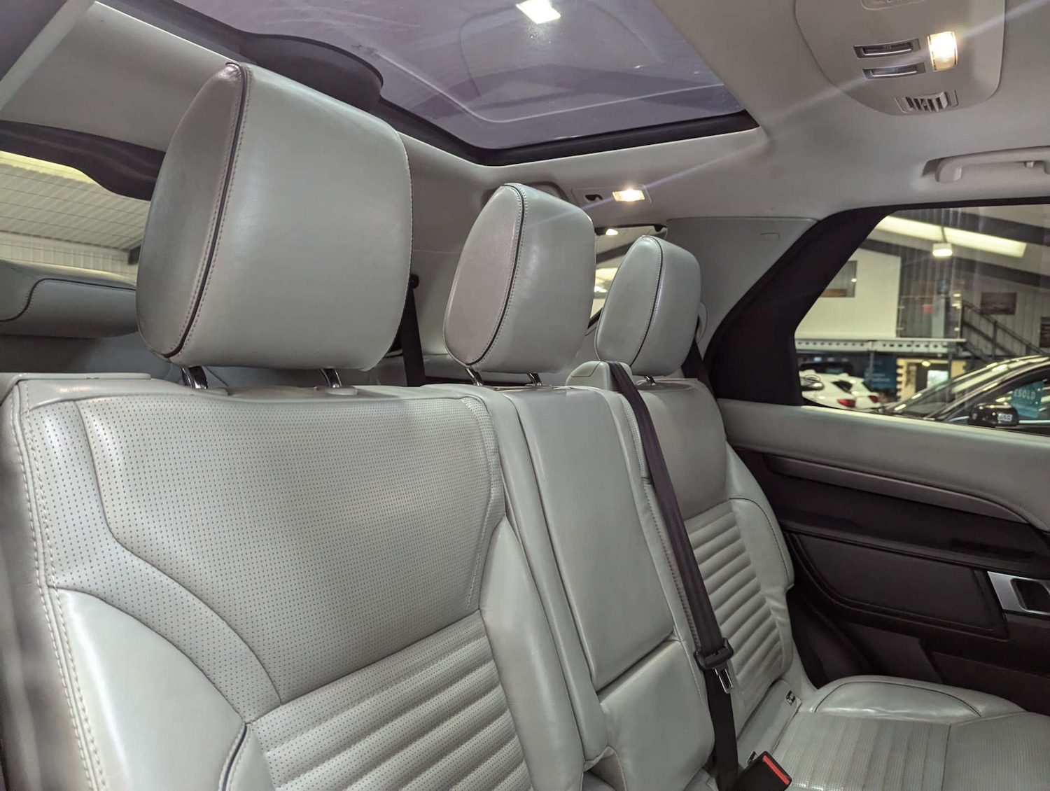 Used Land Rover Discovery 2018 for sale - 77195843: Photo 61