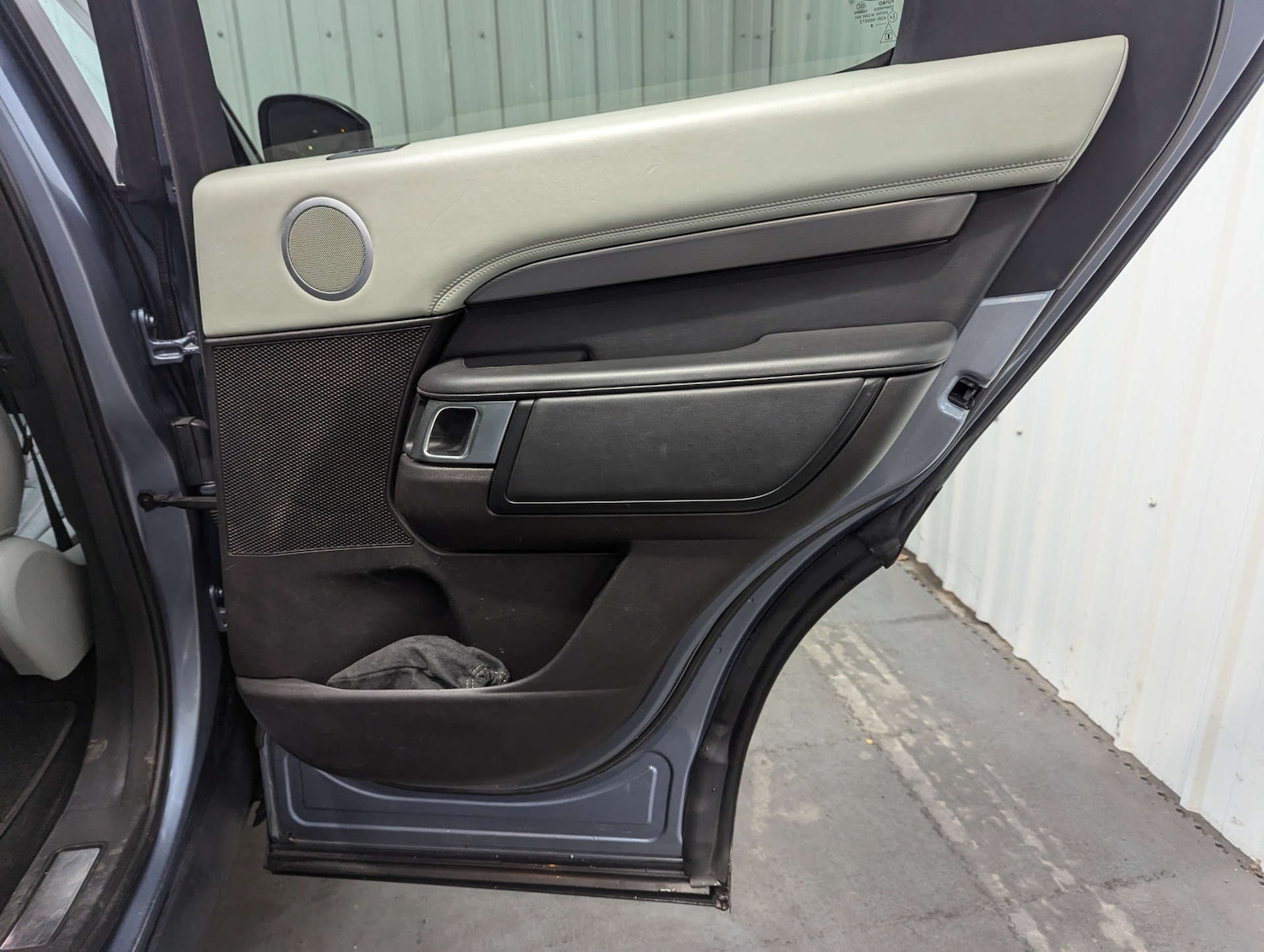 Used Land Rover Discovery 2018 for sale - 77195843: Photo 64