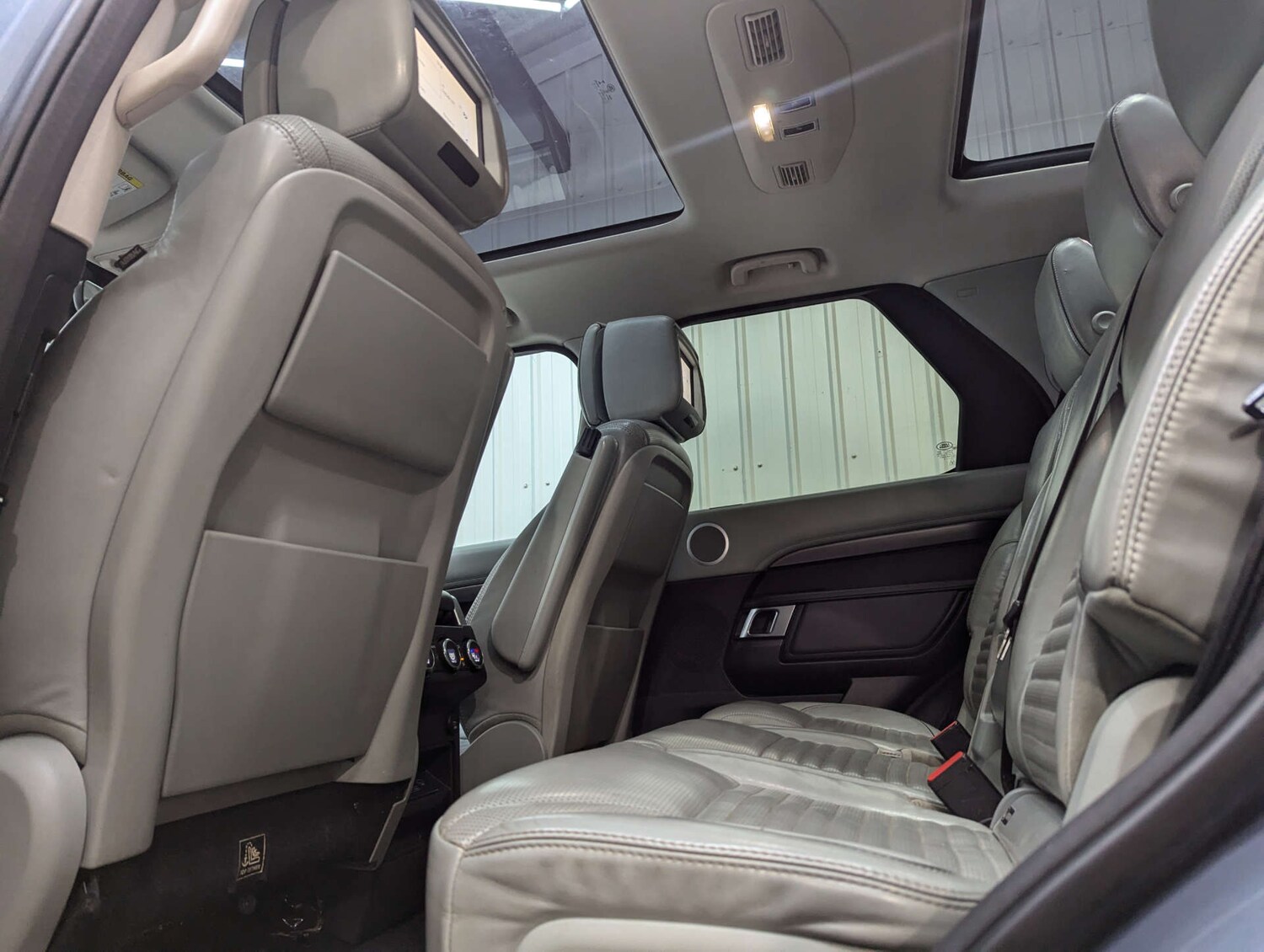 Used Land Rover Discovery 2018 for sale - 77195843: Photo 66