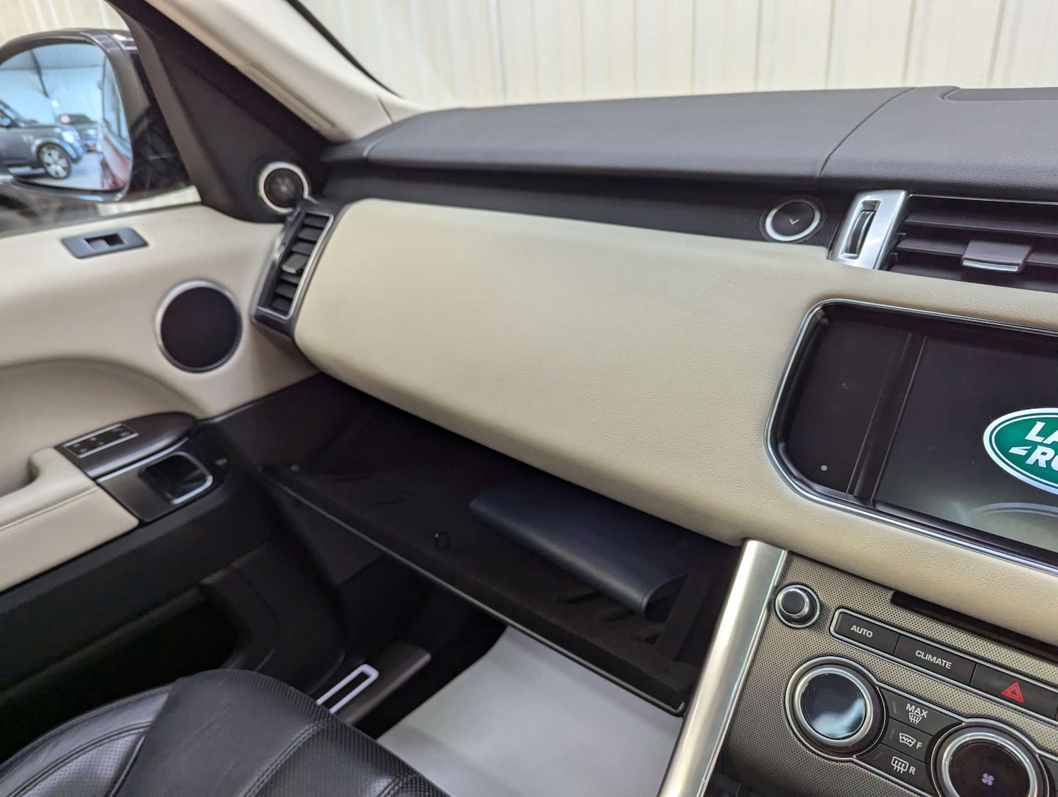 Used Land Rover Range Rover Sport 2015 for sale - 77655585: Photo 83