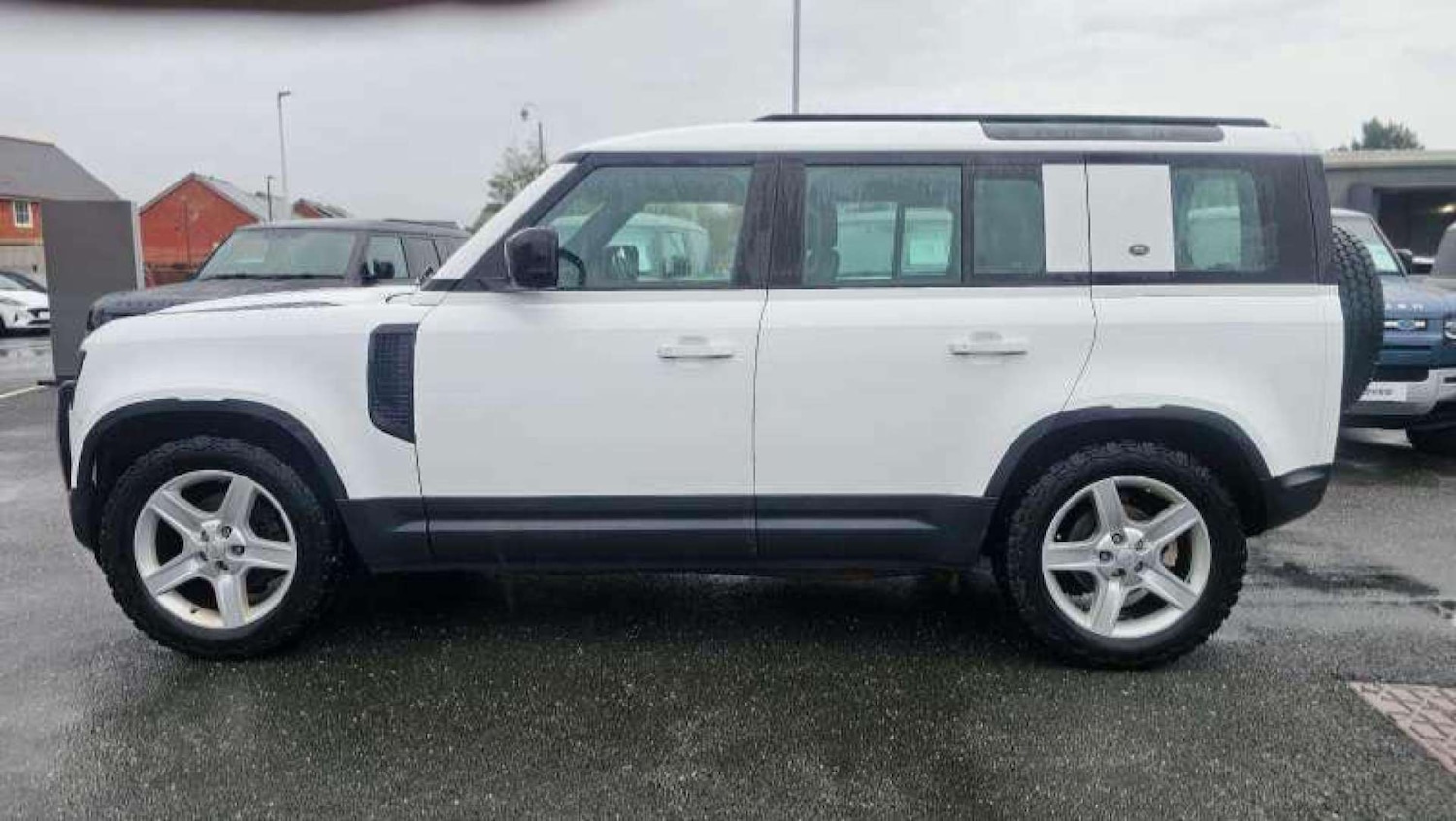 Used Land Rover Defender 2020 for sale - 76402672: Photo 10