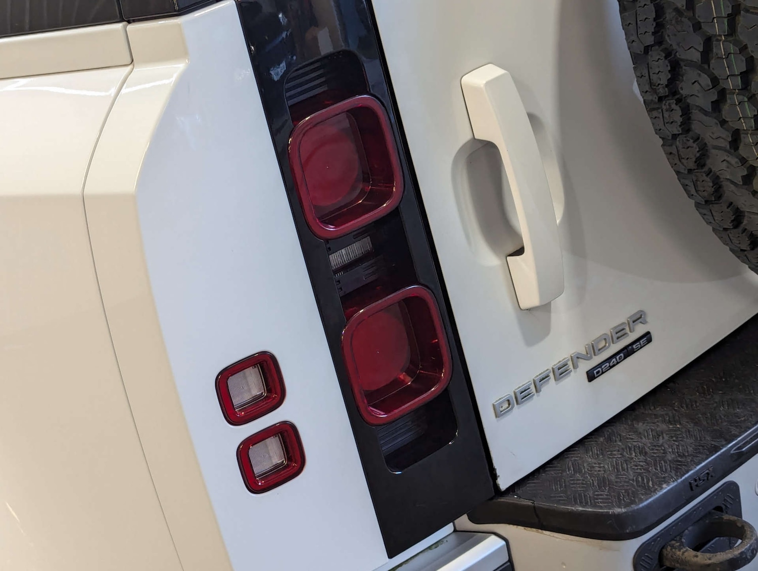 Used Land Rover Defender 2020 for sale - 76402672: Photo 42