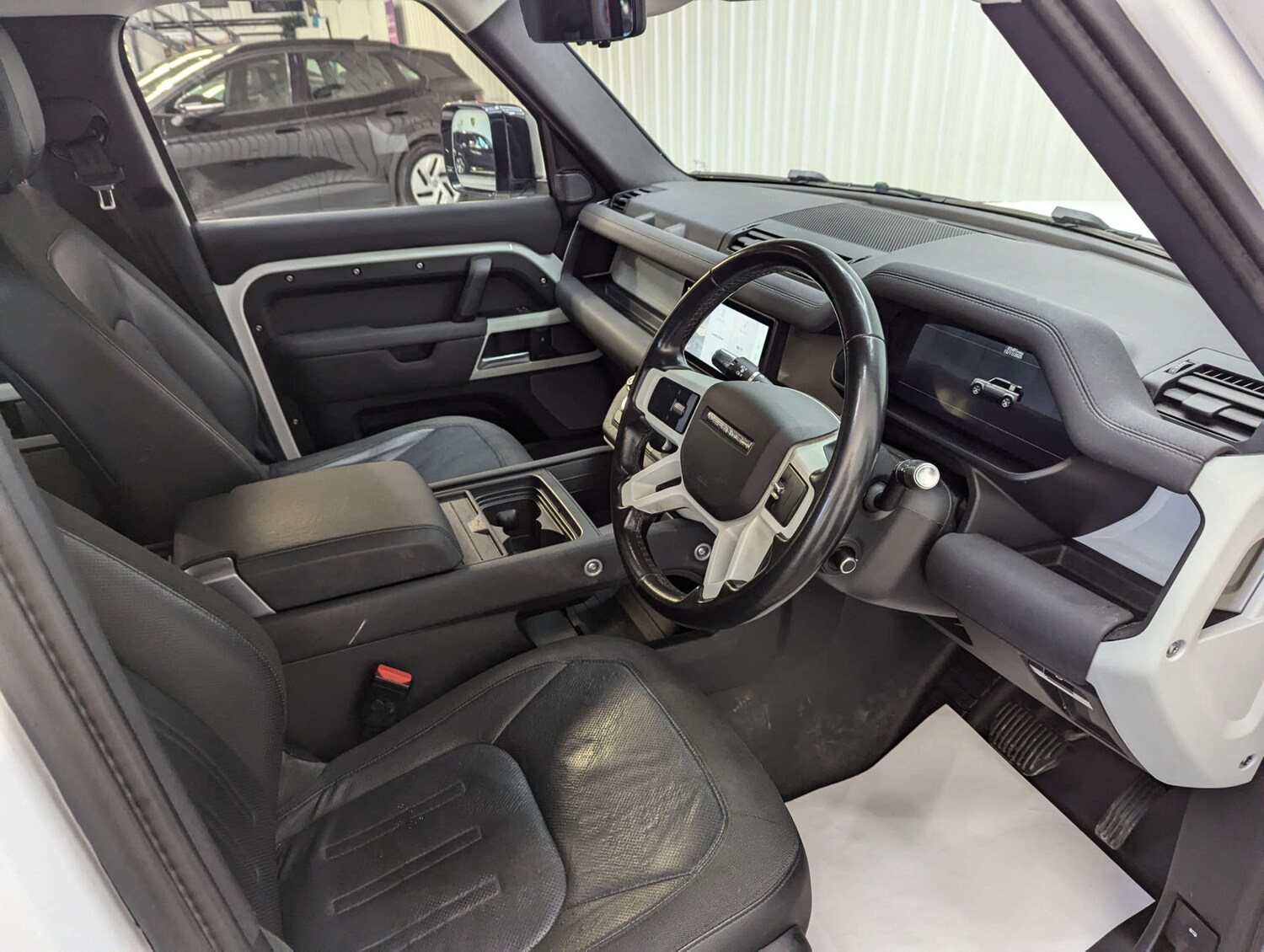 Used Land Rover Defender 2020 for sale - 76402672: Photo 47