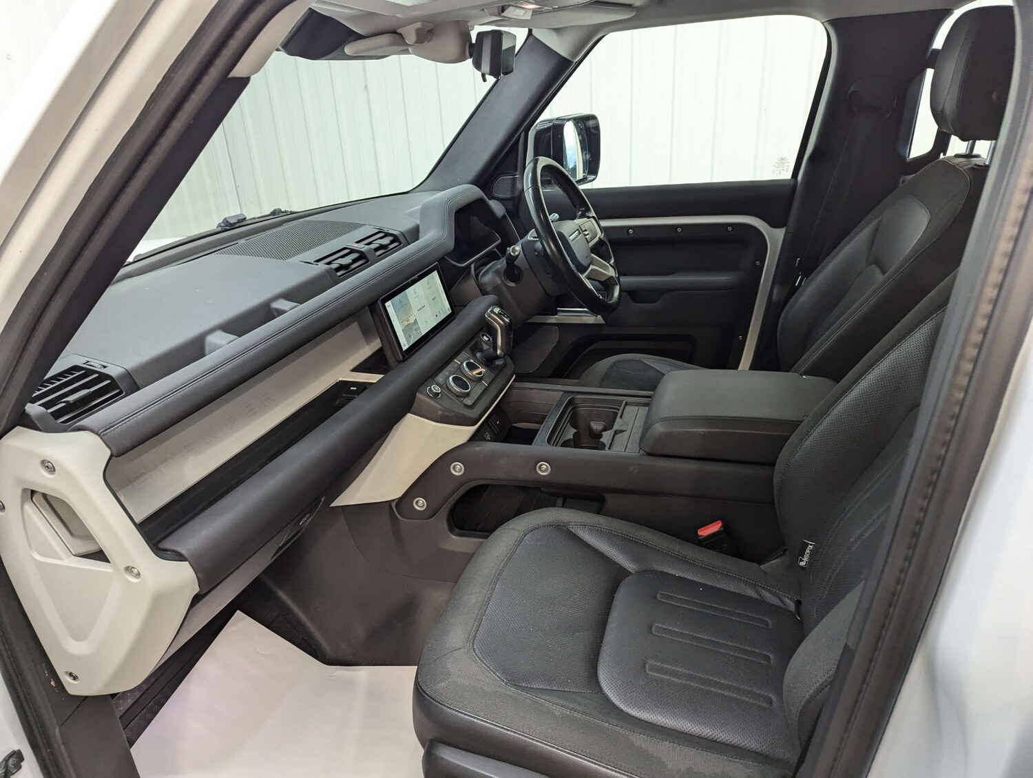 Used Land Rover Defender 2020 for sale - 76402672: Photo 53