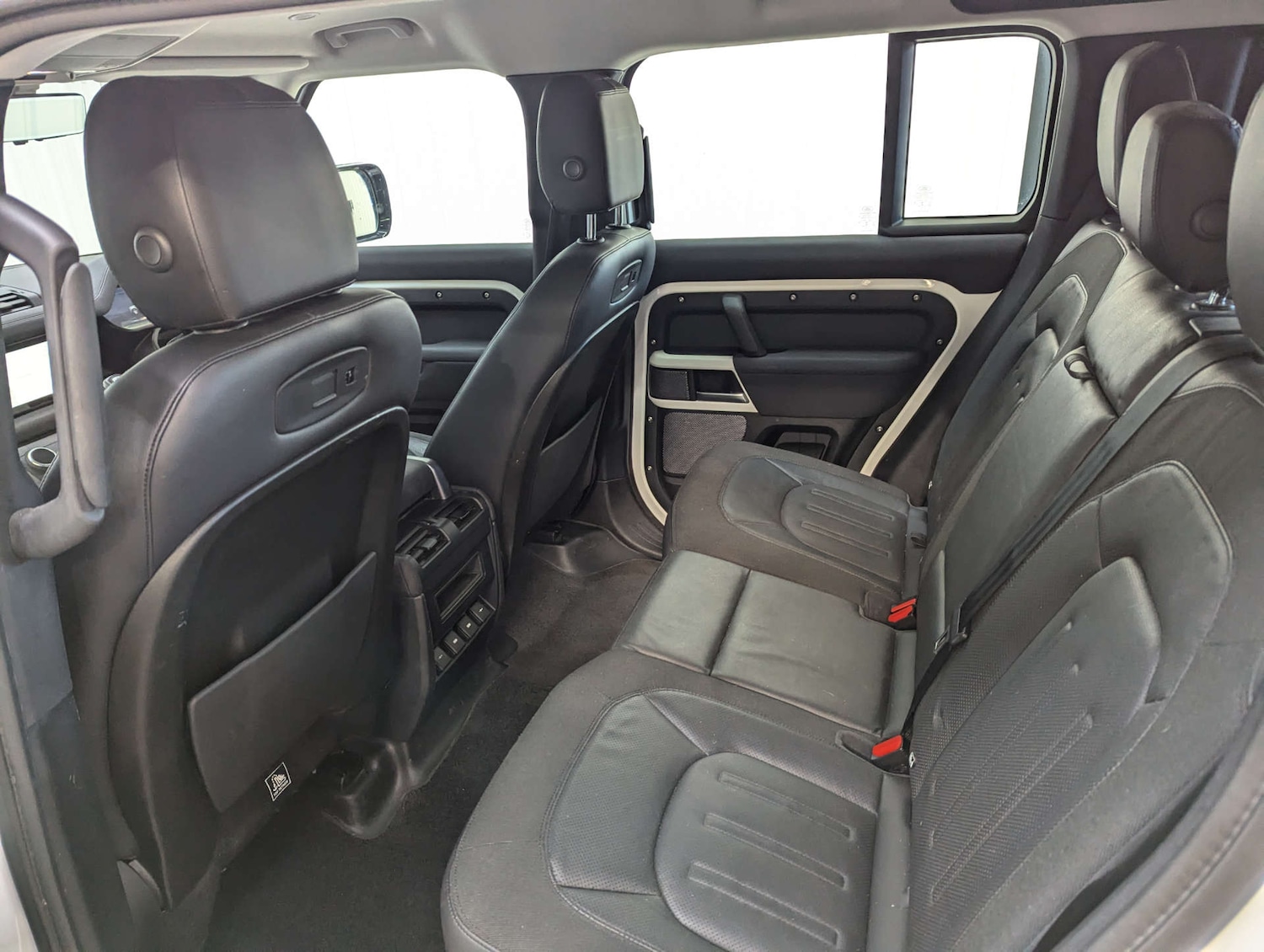 Used Land Rover Defender 2020 for sale - 76402672: Photo 65