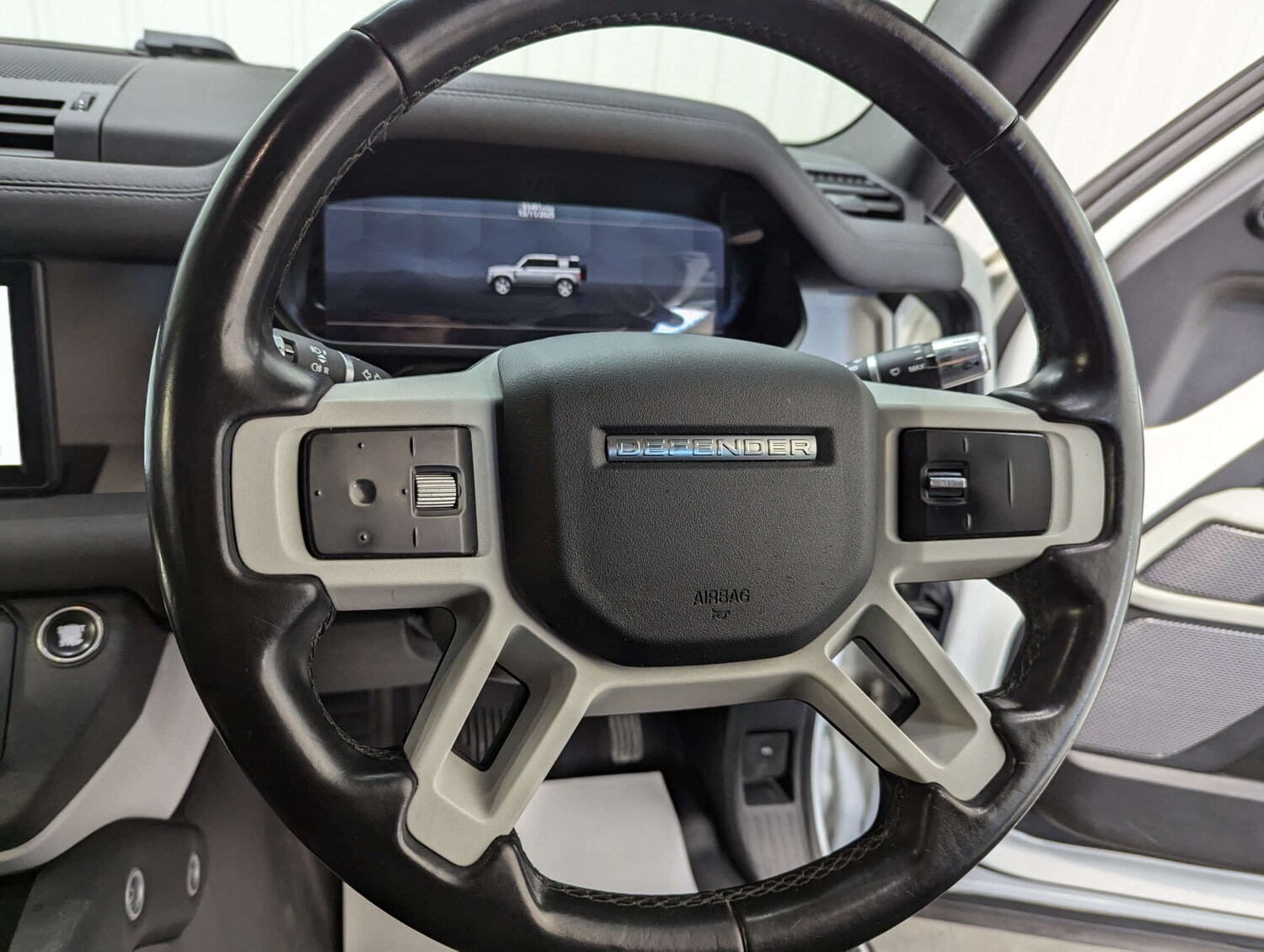 Used Land Rover Defender 2020 for sale - 76402672: Photo 76