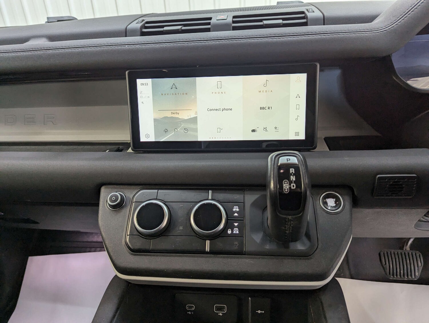 Used Land Rover Defender 2020 for sale - 76402672: Photo 81