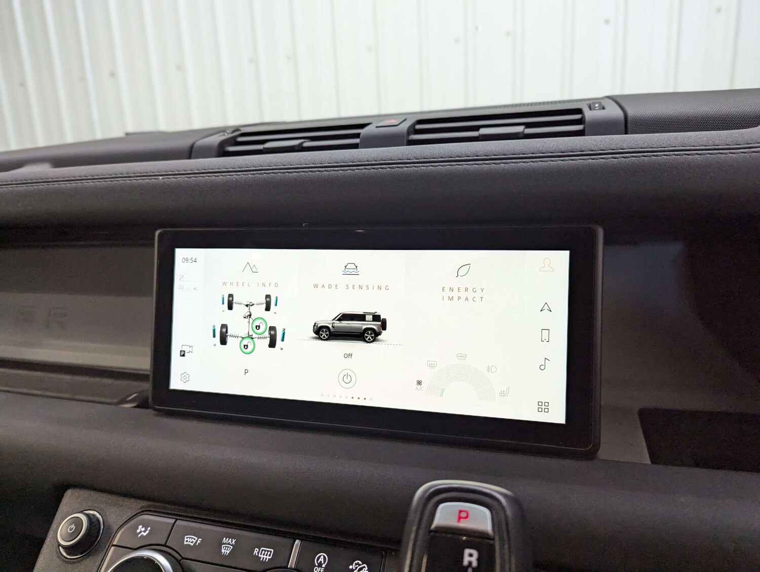 Used Land Rover Defender 2020 for sale - 76402672: Photo 91