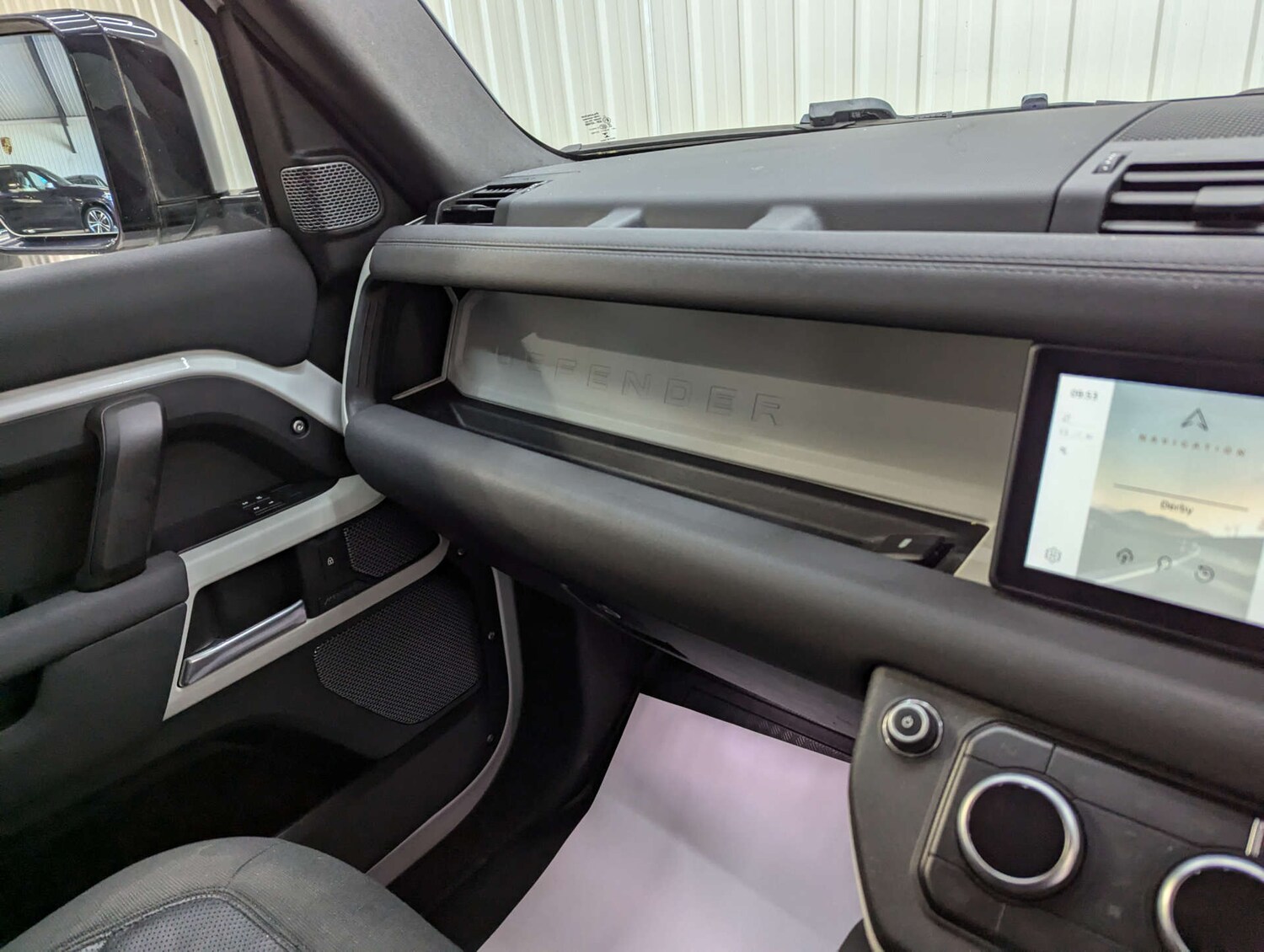 Used Land Rover Defender 2020 for sale - 76402672: Photo 93