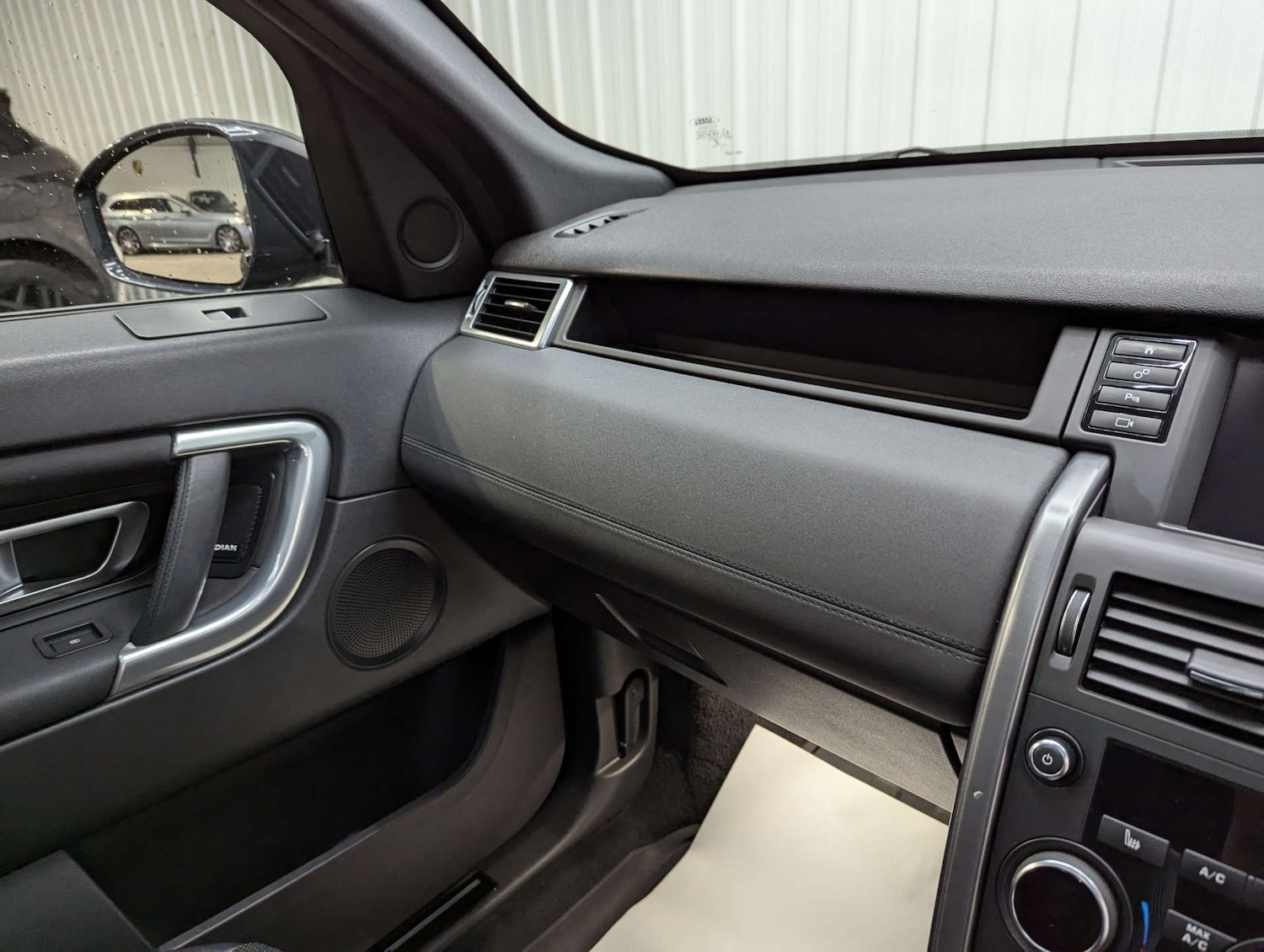 Used Land Rover Discovery Sport 2019 for sale - 76475106: Photo 93