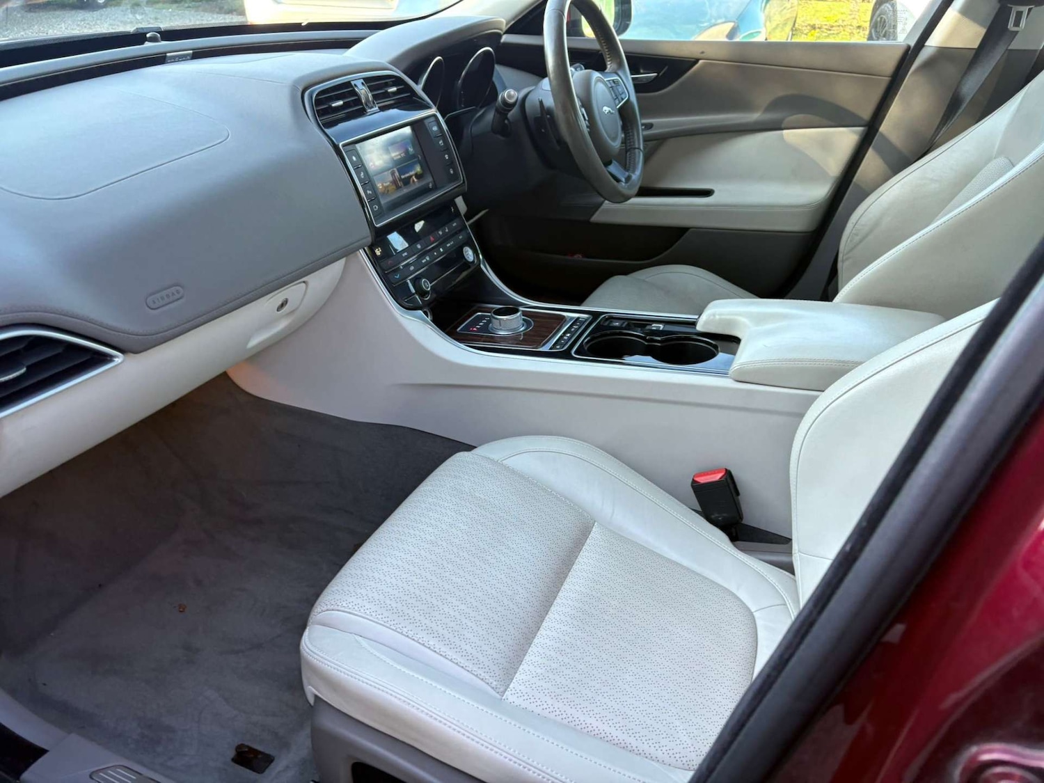 Used Jaguar XE 2015 for sale - 77979855: Photo 3