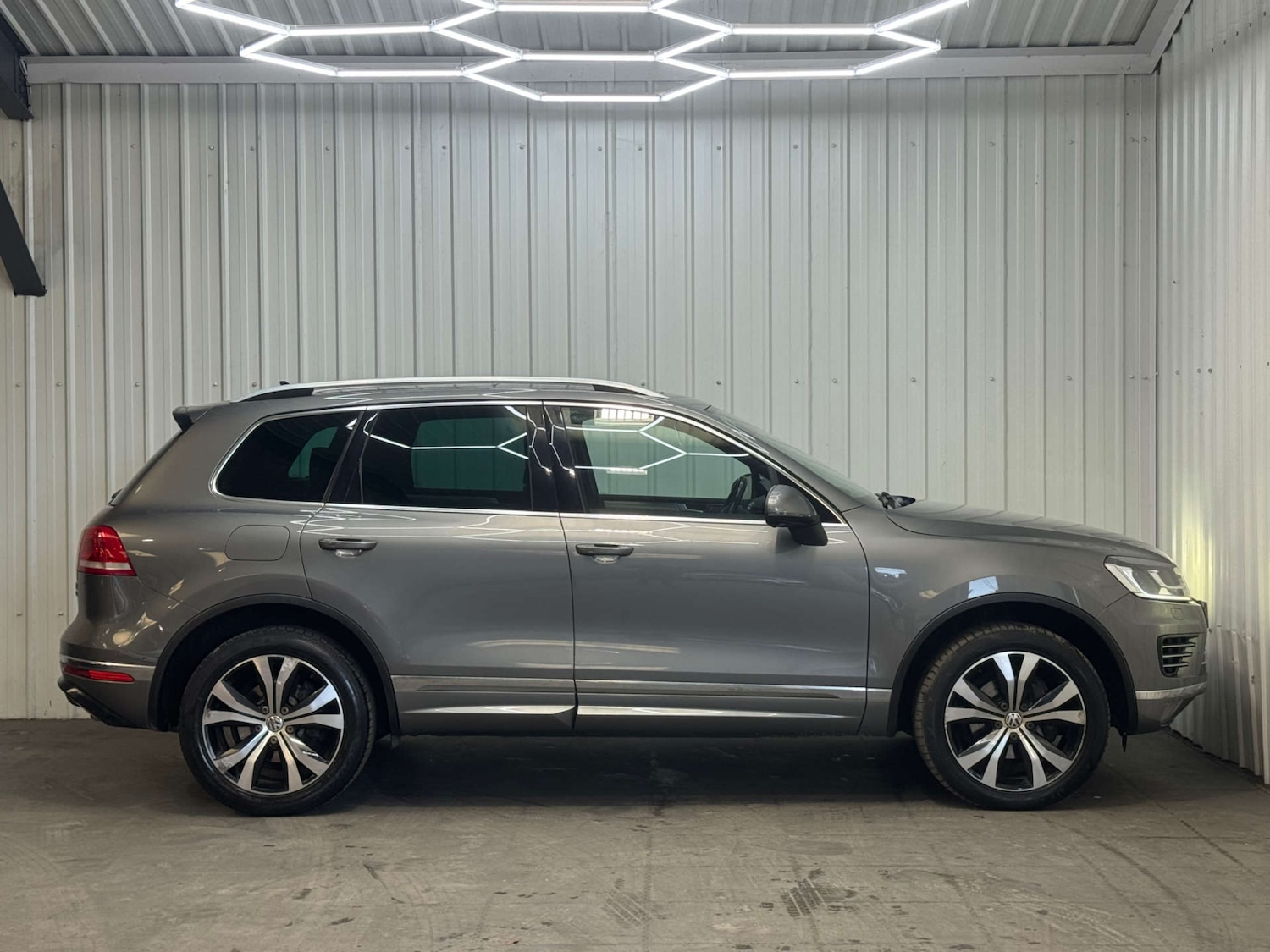 Used Volkswagen Touareg 2015 for sale - 77168073: Photo 14