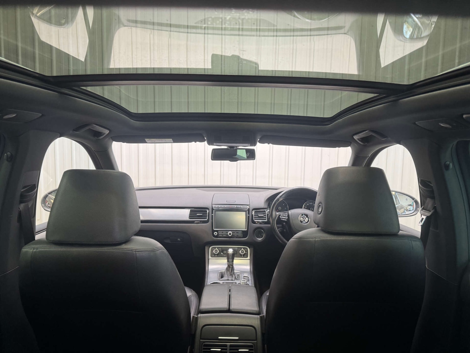 Used Volkswagen Touareg 2015 for sale - 77168073: Photo 2