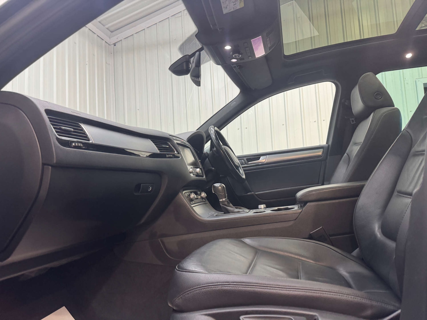 Used Volkswagen Touareg 2015 for sale - 77168073: Photo 55