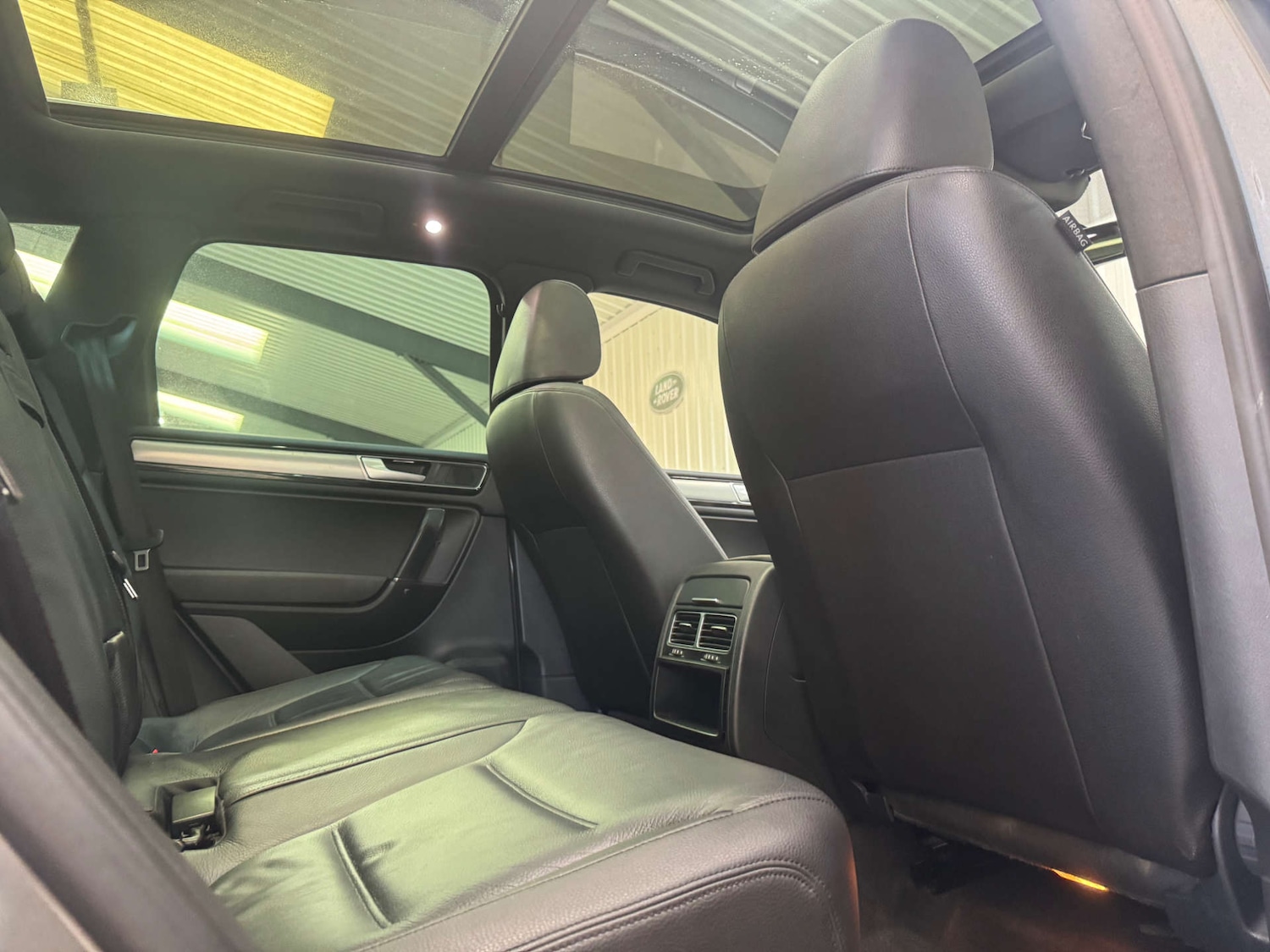 Used Volkswagen Touareg 2015 for sale - 77168073: Photo 61