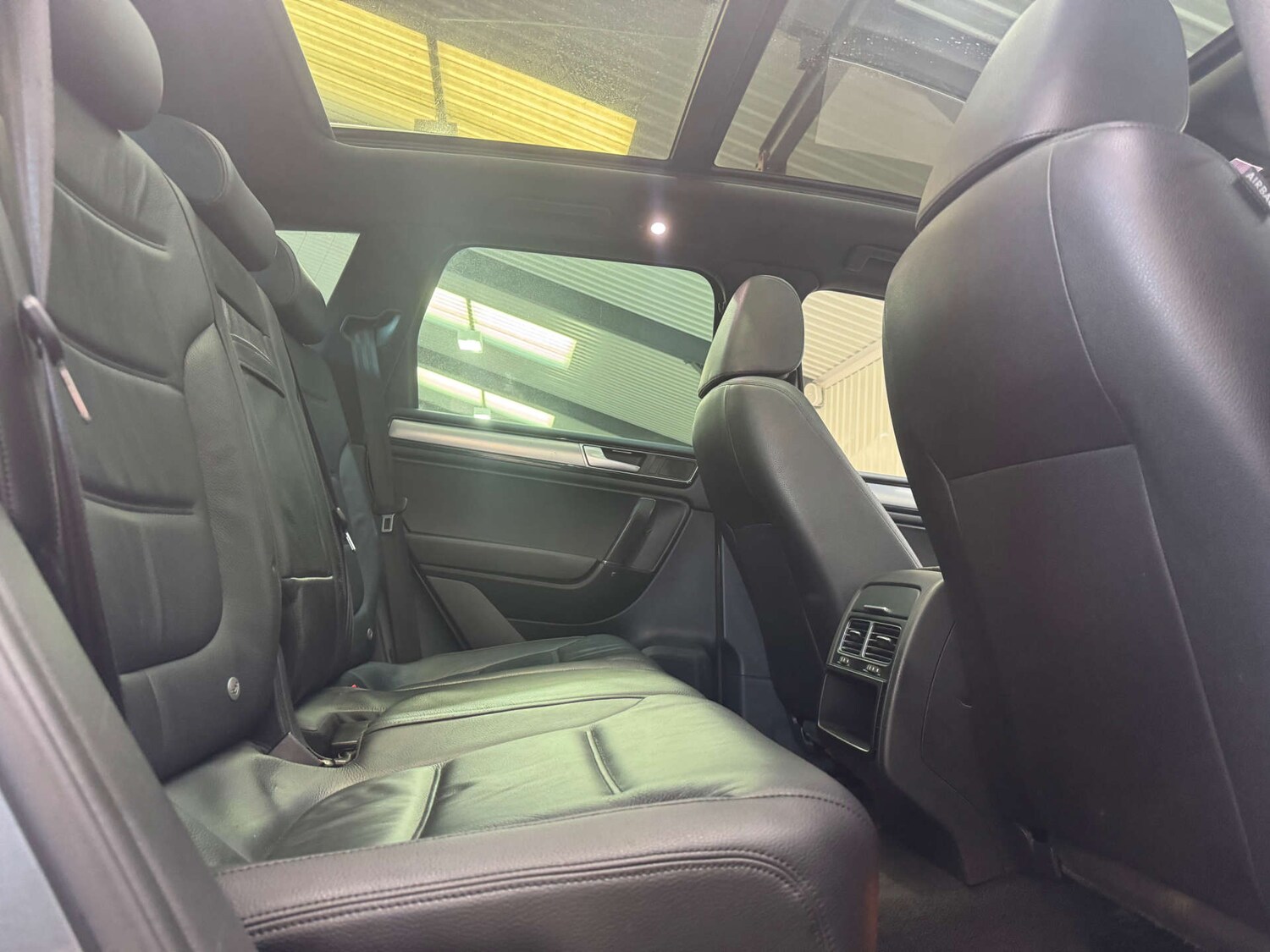 Used Volkswagen Touareg 2015 for sale - 77168073: Photo 63