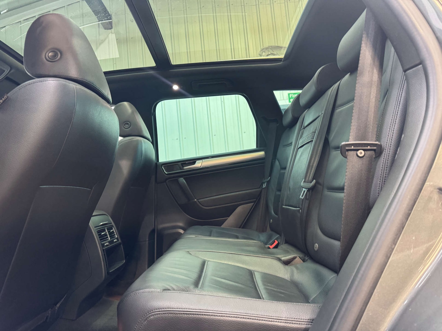 Used Volkswagen Touareg 2015 for sale - 77168073: Photo 69