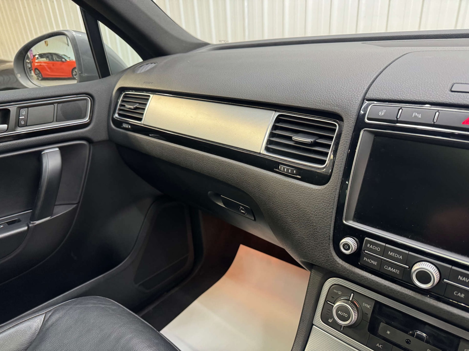 Used Volkswagen Touareg 2015 for sale - 77168073: Photo 90