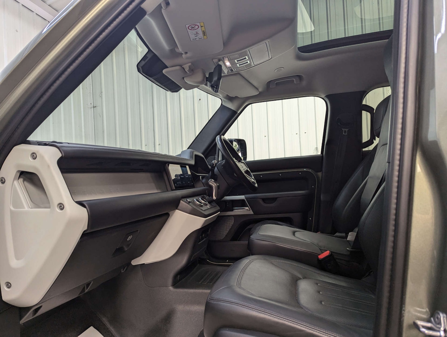 Used Land Rover Defender 2021 for sale - 77954387: Photo 11