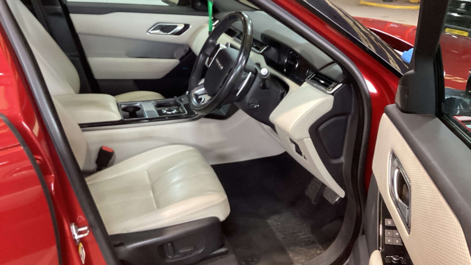 Used Land Rover Range Rover Velar 2018 for sale - 76527418: Photo 3