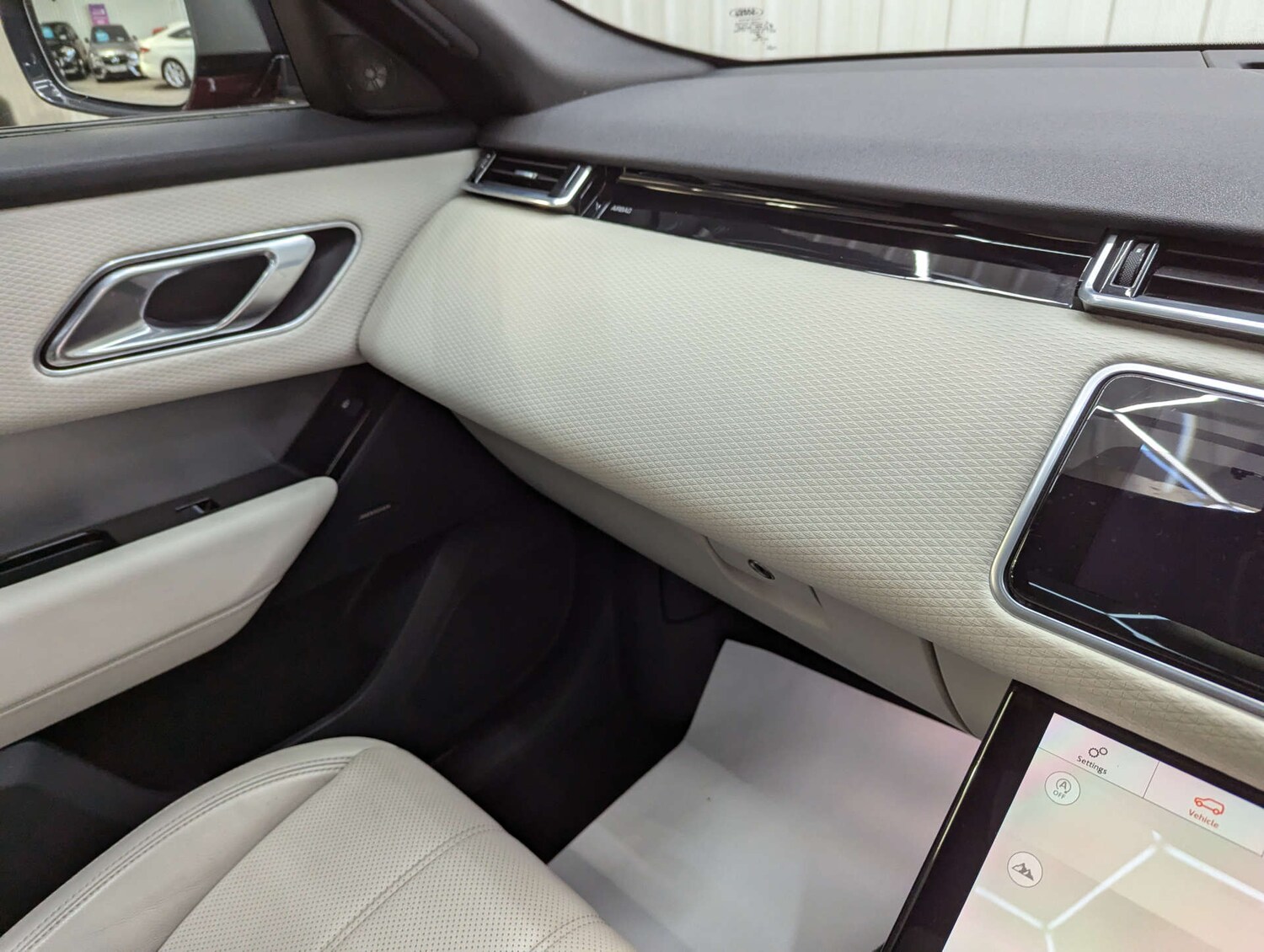 Used Land Rover Range Rover Velar 2018 for sale - 76527418: Photo 91