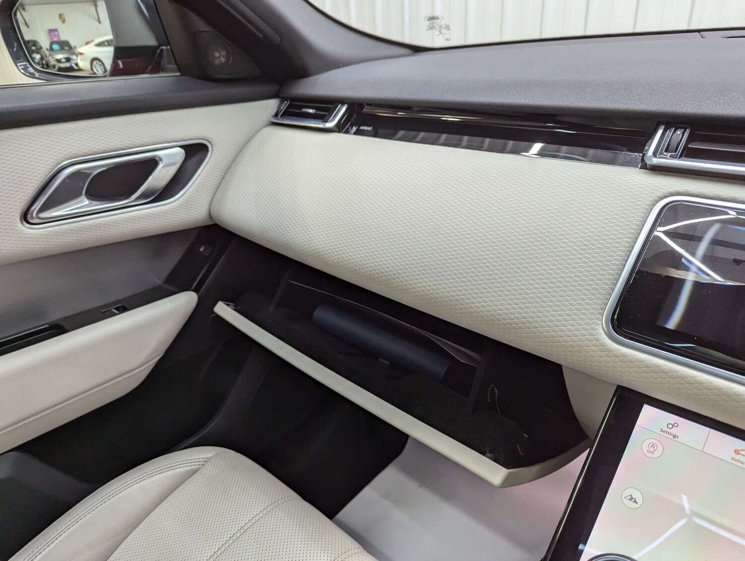 Used Land Rover Range Rover Velar 2018 for sale - 76527418: Photo 92