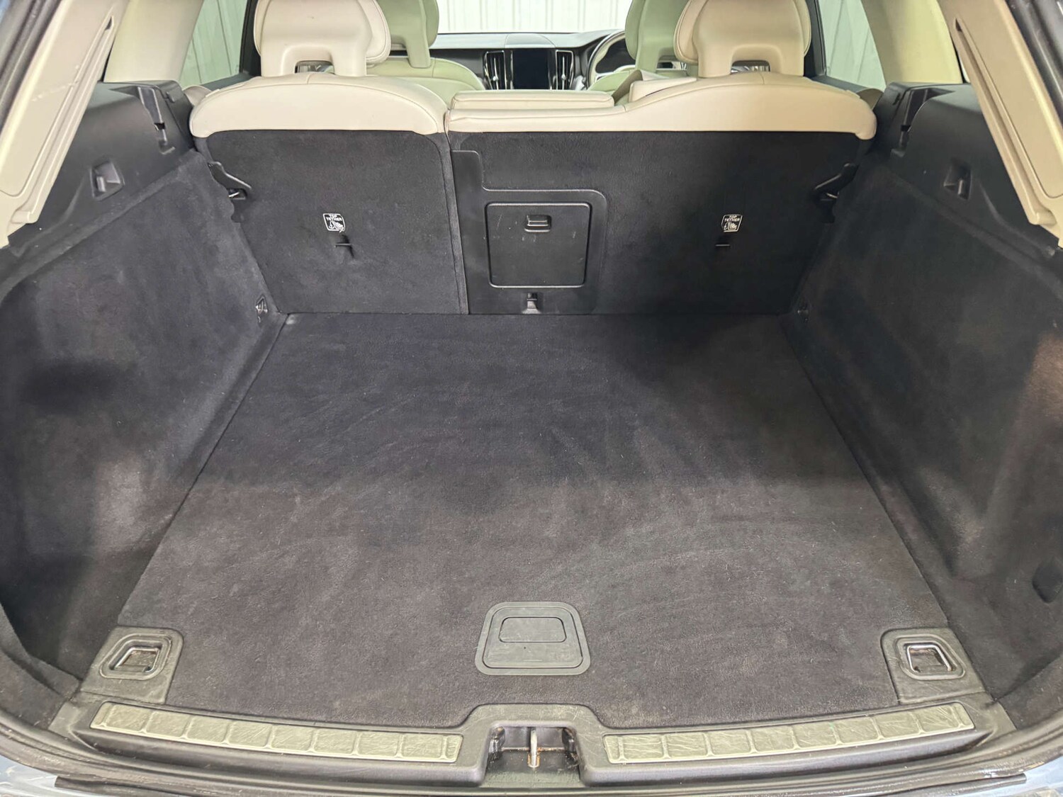 Used Volvo XC60 2017 for sale - 76600610: Photo 46