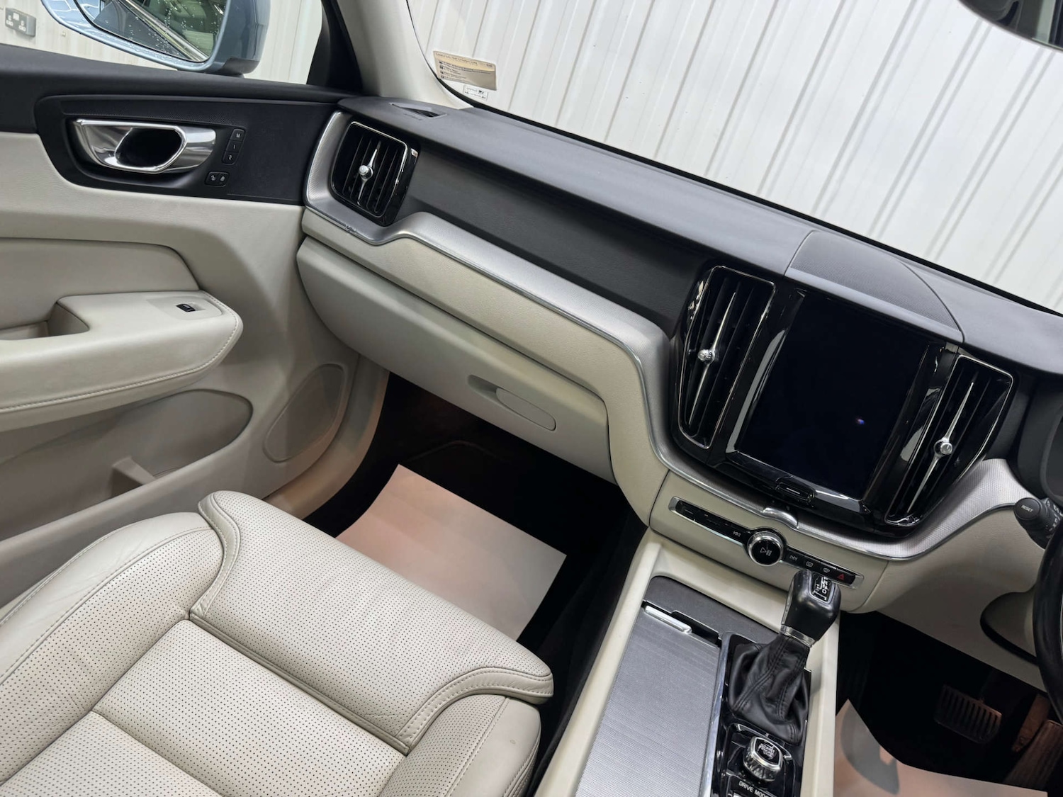 Used Volvo XC60 2017 for sale - 76600610: Photo 47