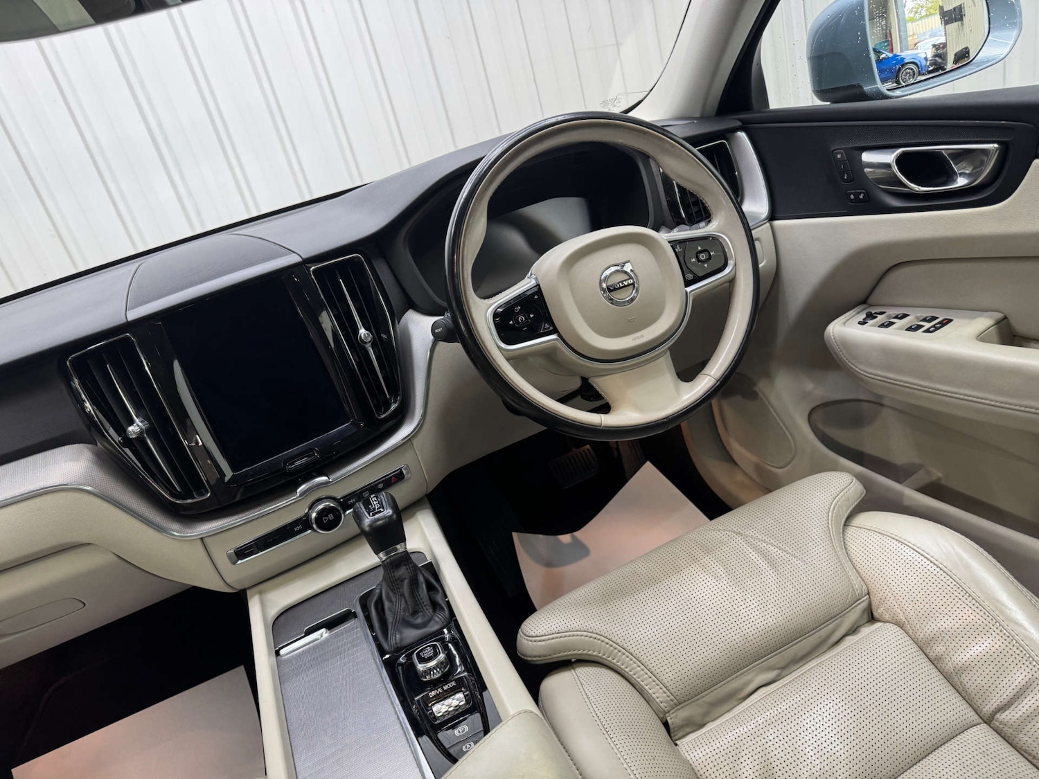 Used Volvo XC60 2017 for sale - 76600610: Photo 50