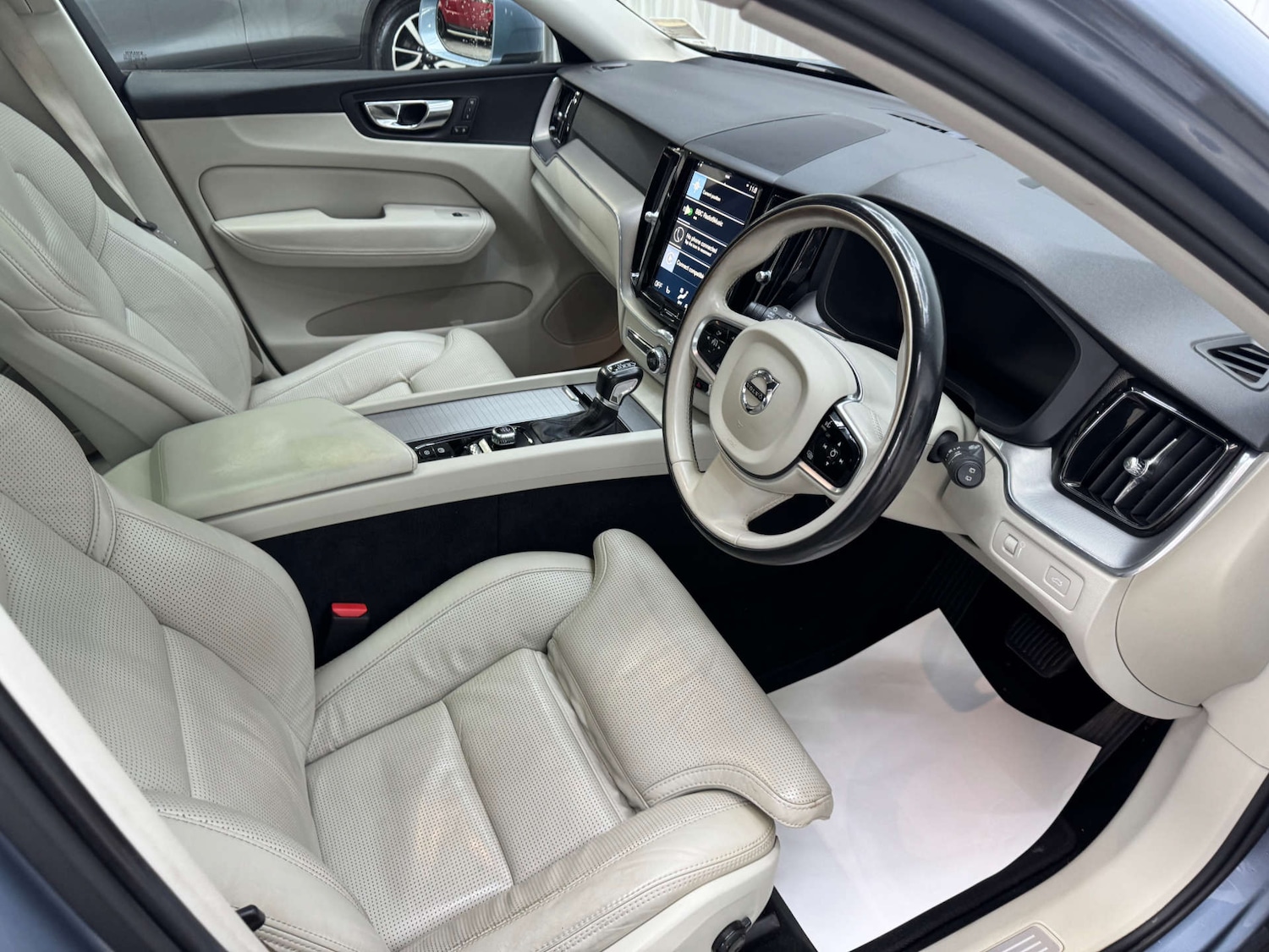 Used Volvo XC60 2017 for sale - 76600610: Photo 51