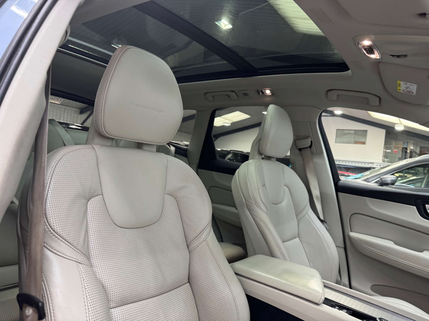 Used Volvo XC60 2017 for sale - 76600610: Photo 53