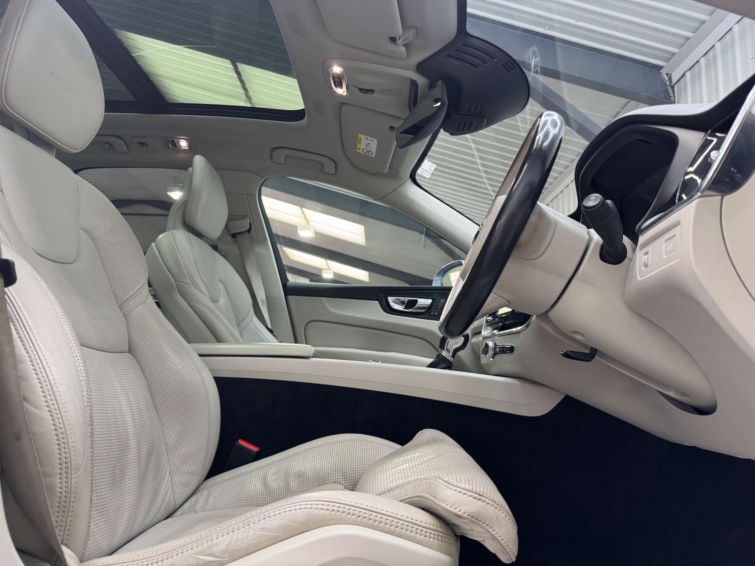 Used Volvo XC60 2017 for sale - 76600610: Photo 54