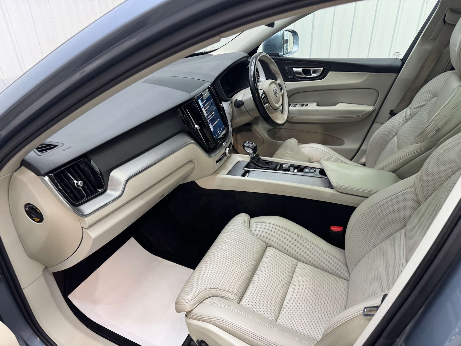 Used Volvo XC60 2017 for sale - 76600610: Photo 57