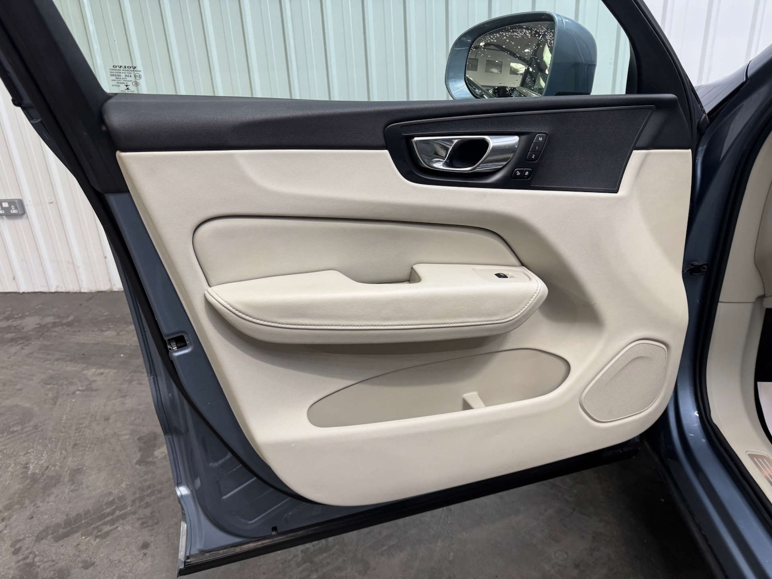 Used Volvo XC60 2017 for sale - 76600610: Photo 61