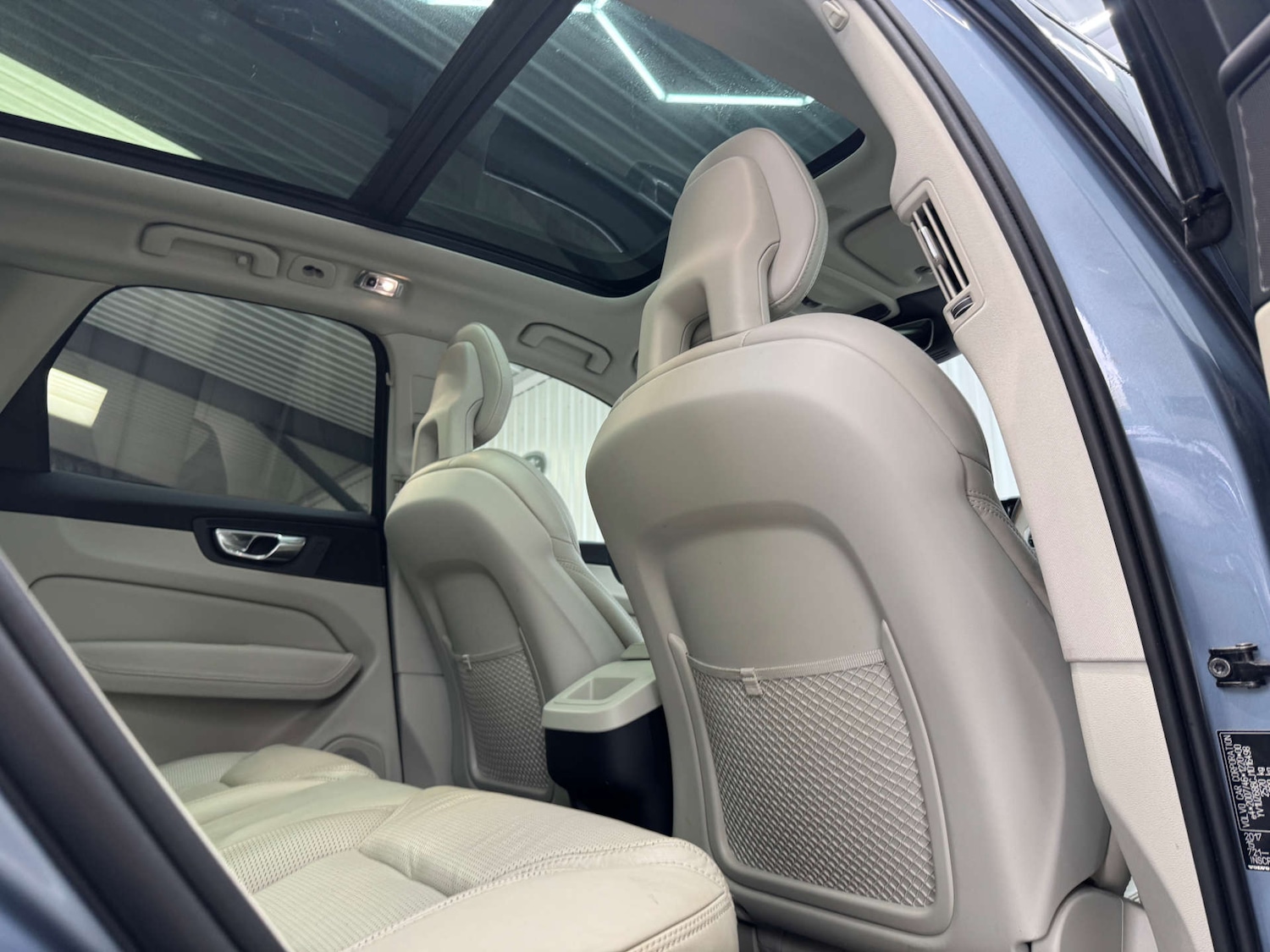 Used Volvo XC60 2017 for sale - 76600610: Photo 63