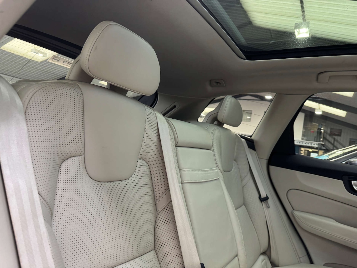 Used Volvo XC60 2017 for sale - 76600610: Photo 65