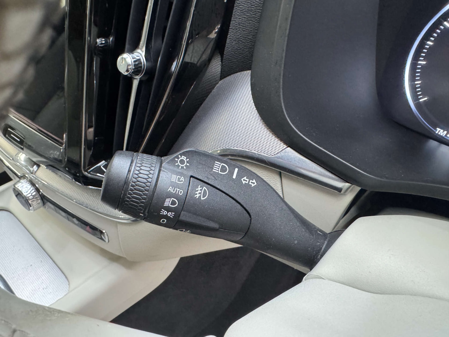 Used Volvo XC60 2017 for sale - 76600610: Photo 74