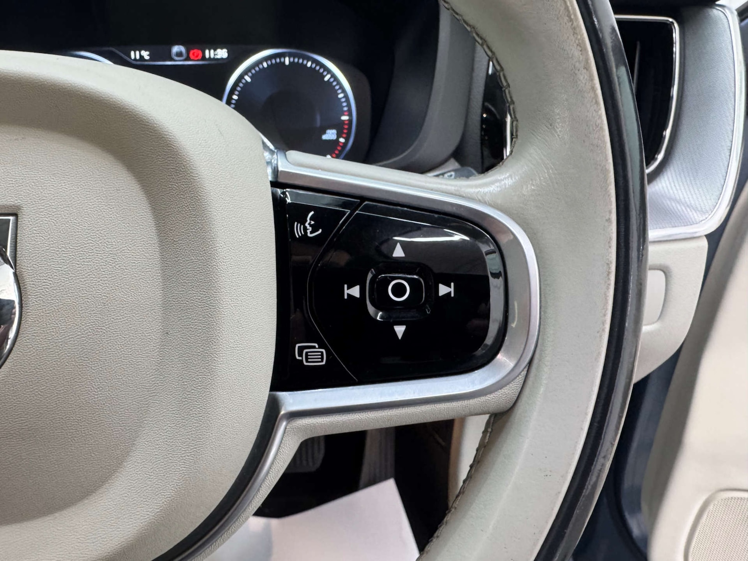 Used Volvo XC60 2017 for sale - 76600610: Photo 78