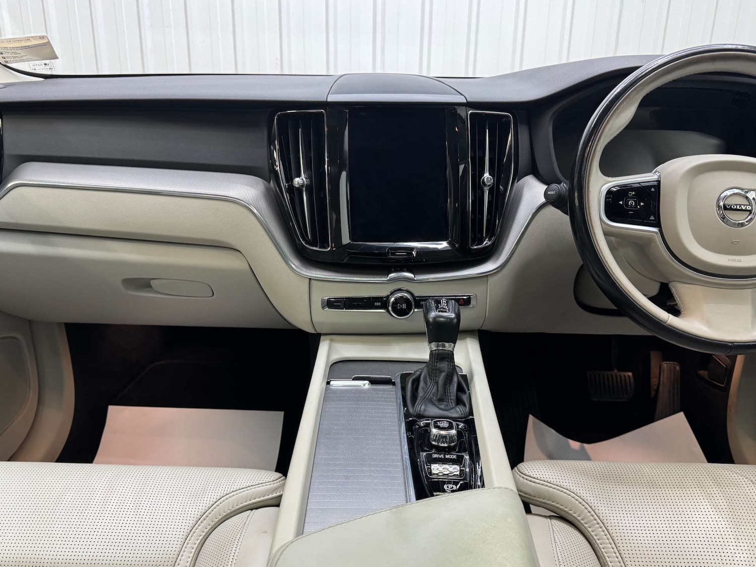 Used Volvo XC60 2017 for sale - 76600610: Photo 83