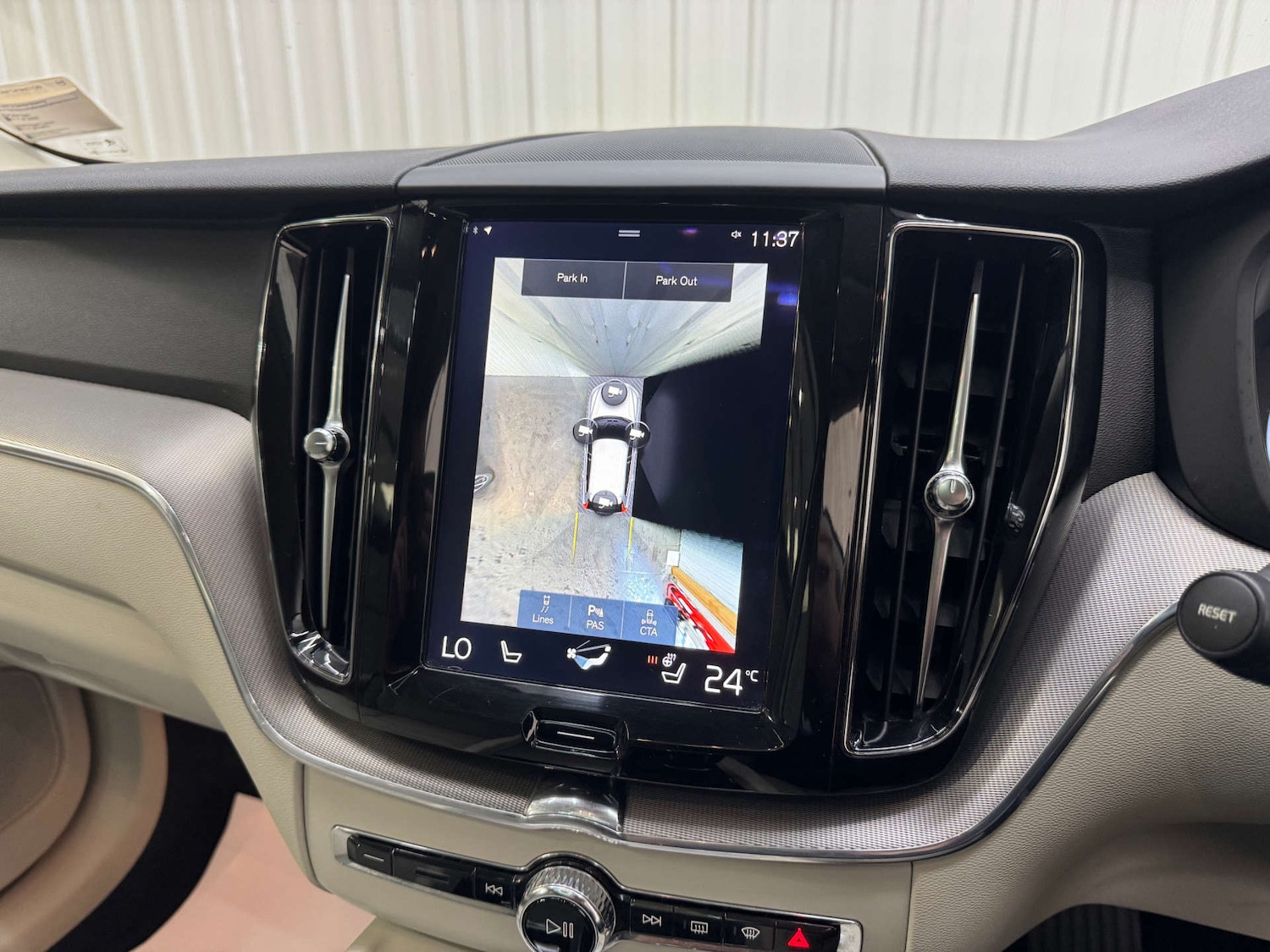 Used Volvo XC60 2017 for sale - 76600610: Photo 86